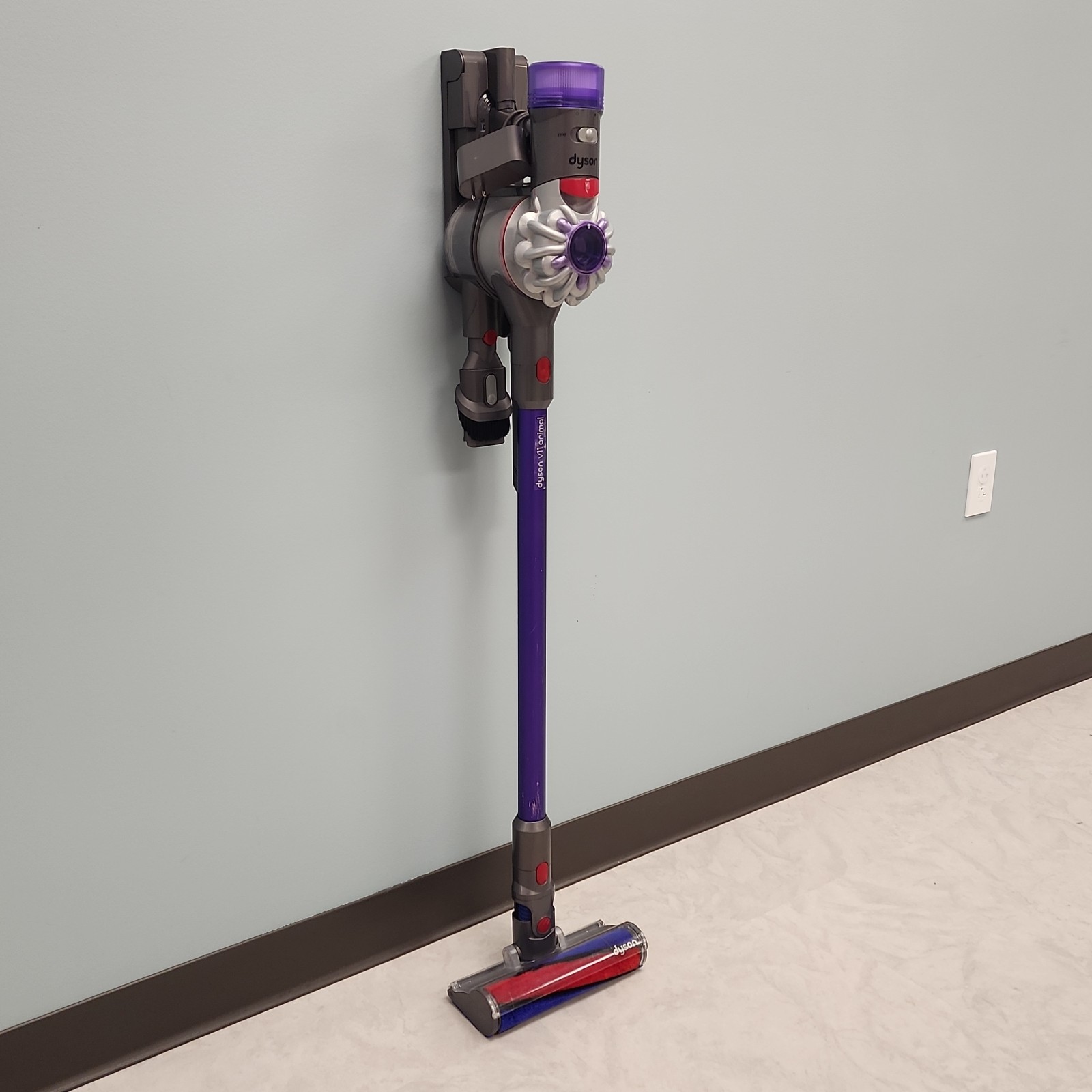 Dyson SV25 (2023 Version) V8 Fluffy HEPA Cordless Stick Vacuum & Accessories