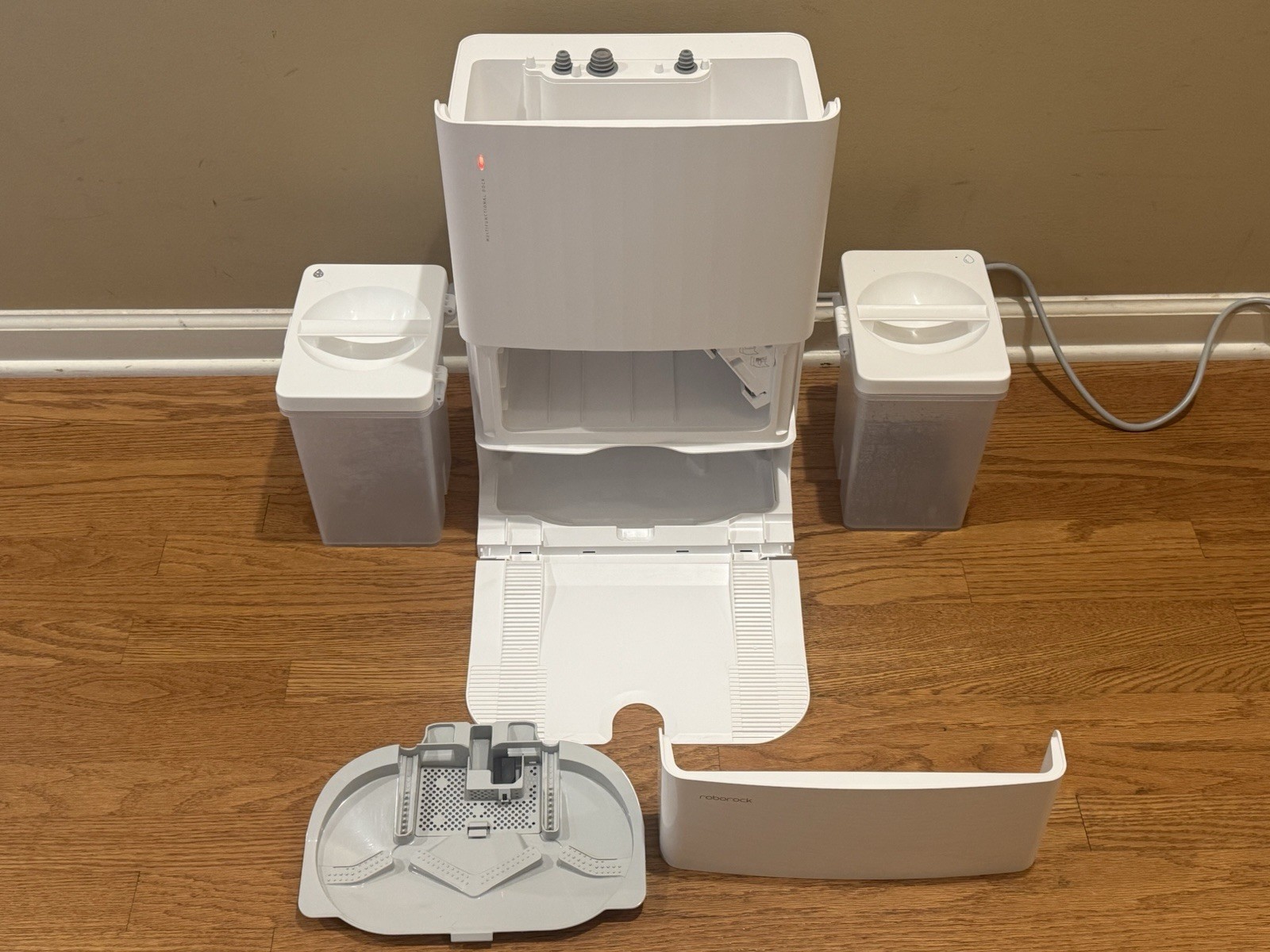 Roborock Qrevo MaxV (EWFD16LRR) Empty Wash Fill Dock ONLY -Used 25Hr – Excellent