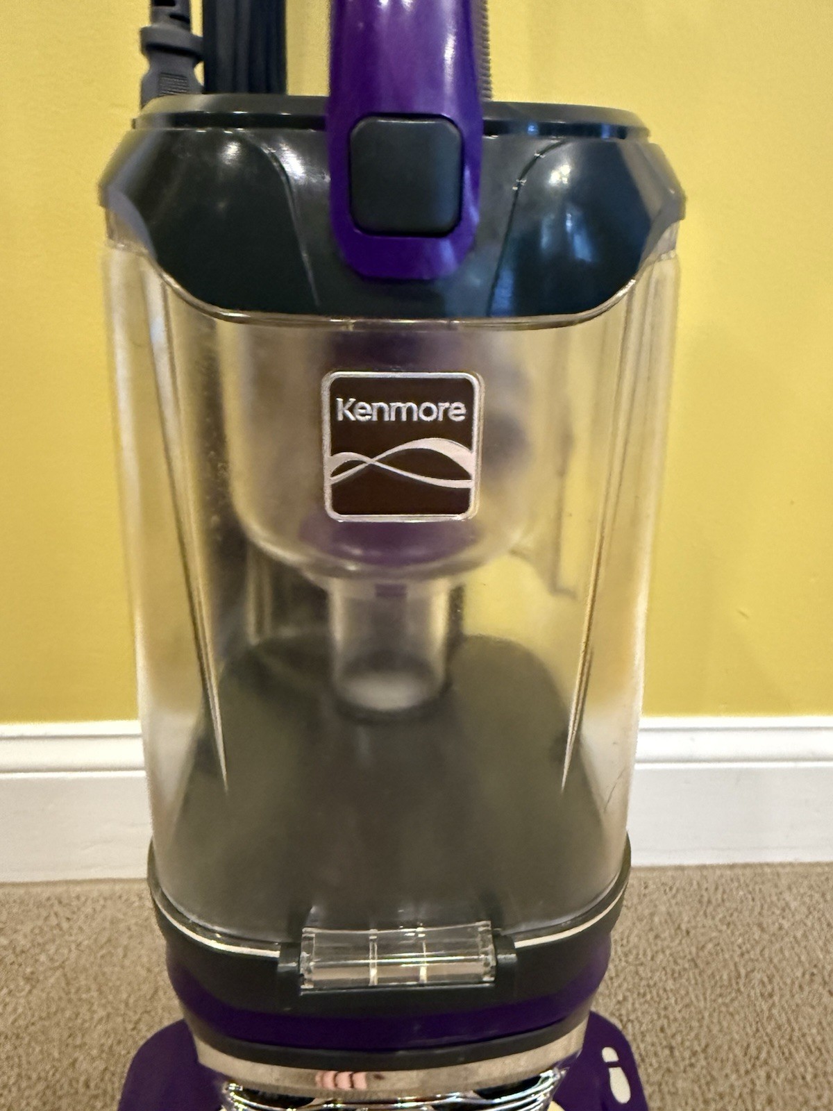Kenmore Bagless Upright Vacuum Cleaner W/Attachments ~ Model DU4099