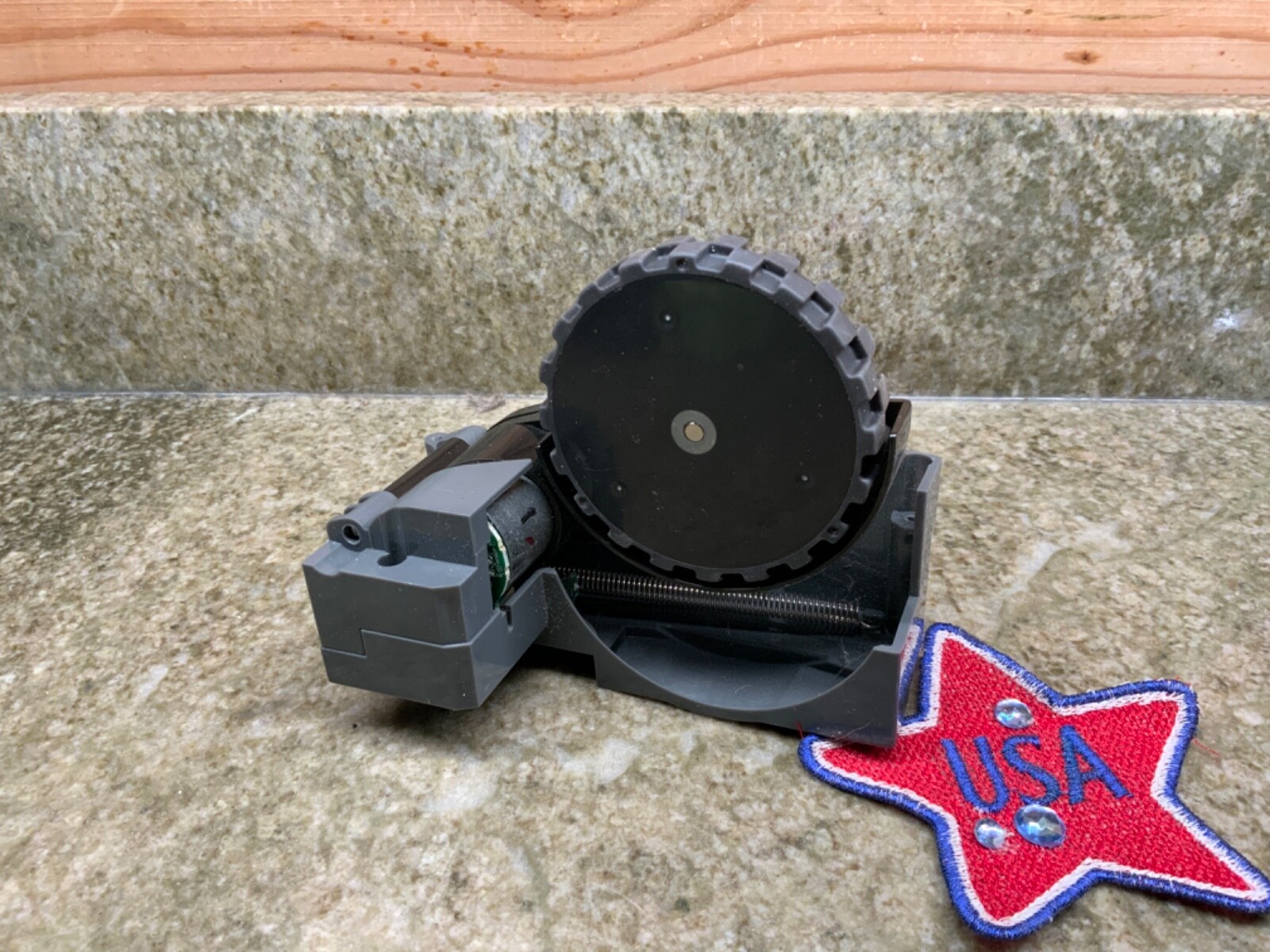 Left Wheel iRobot OEM Roomba 980 960 690 675 900 800 700 600 500 series
