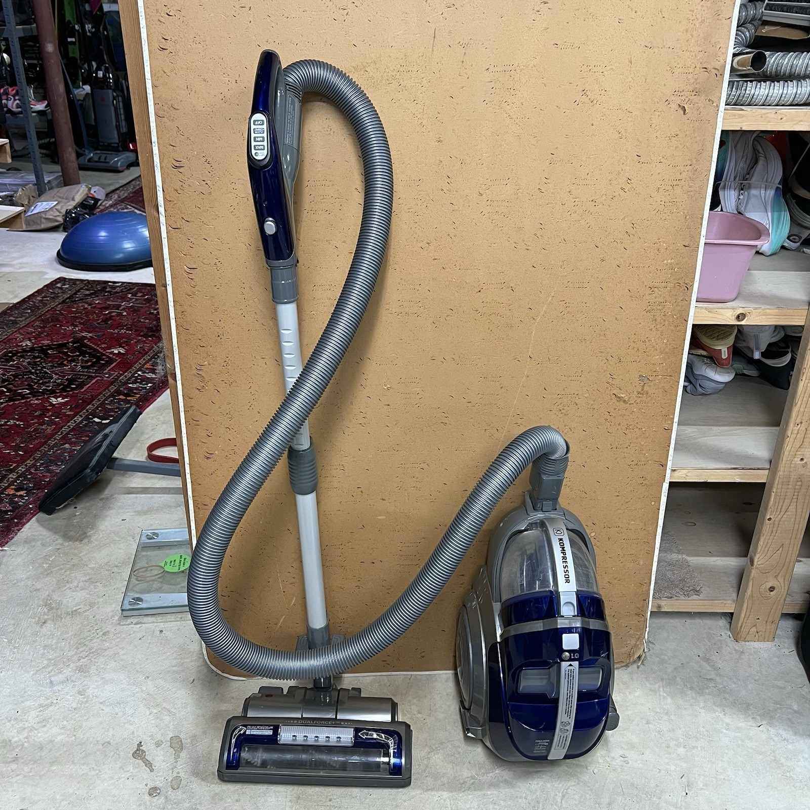 LG KOMPRESSOR Canister Vacuum Cleaner Blue Bagless Tested