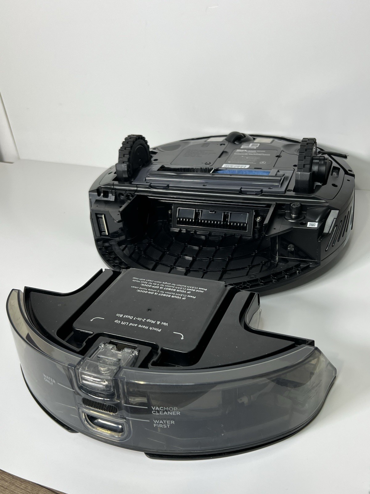 Shark Matrix Plus Robotic Vacuum & Mop AV2610BTUS T3 Self-Empty HEPA Black