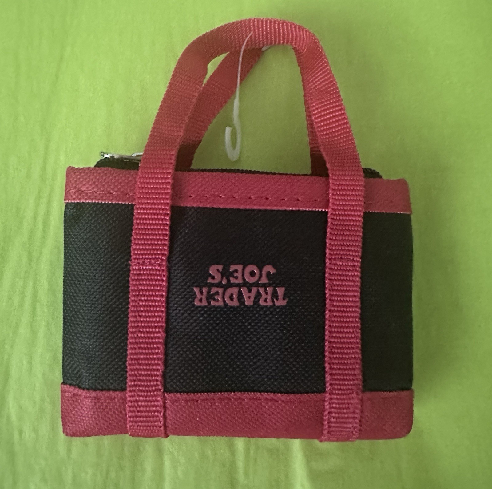 Trader Joe 💚 NEW 2 BAGS IN 1 RARE HTF Red w/ Black MICRO TOTE AND GROCERY BAG
