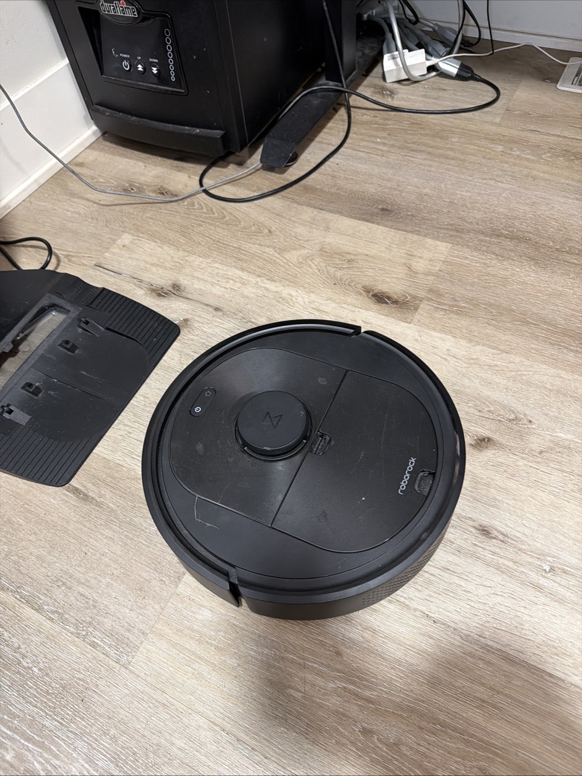 Roborock Q5 Max+ Self-Emptying Robot Vacuum Cleaner And Charger