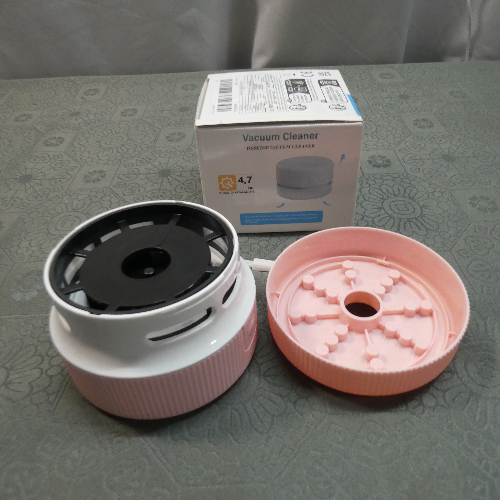 Mini Desktop Vacuum Cleaner Battery Powered Table Dust Crumb Cleaner Pink New
