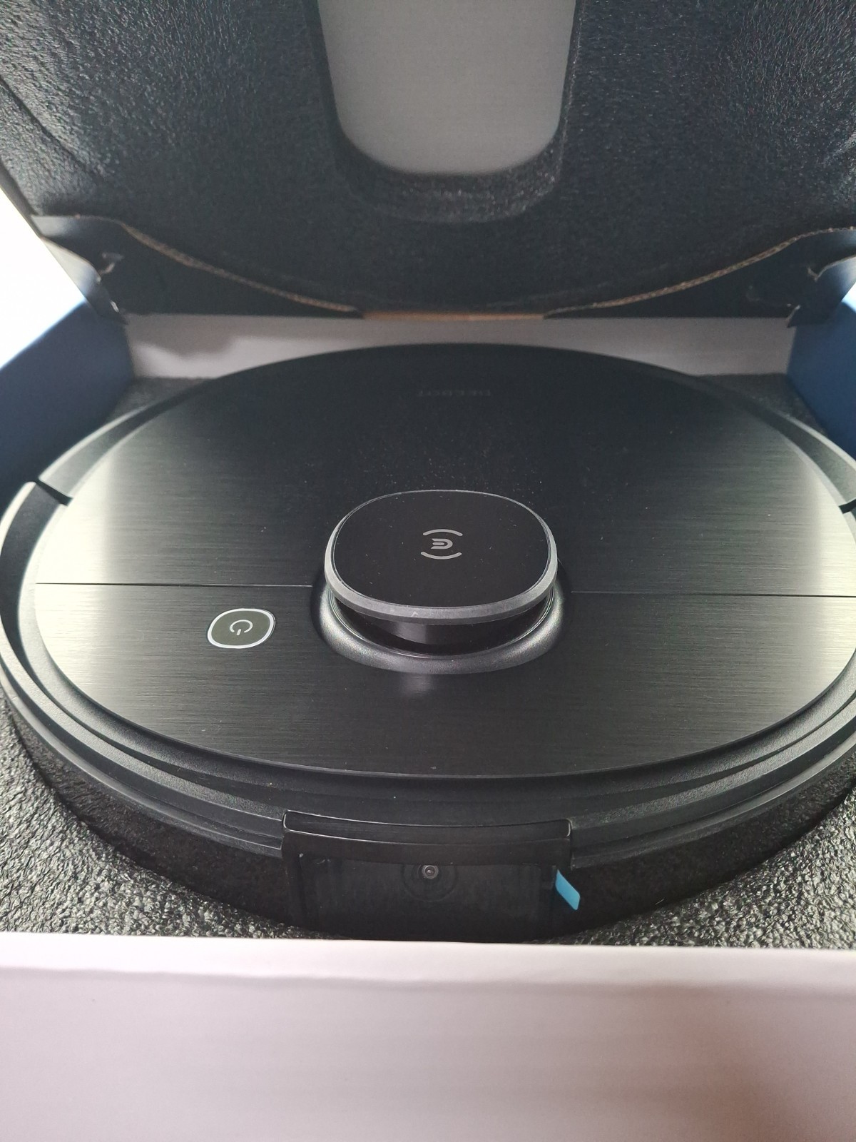Ecovacs Deebot Ozmo T8 AIVI. Vacuum And Mopping Robot With Camera.