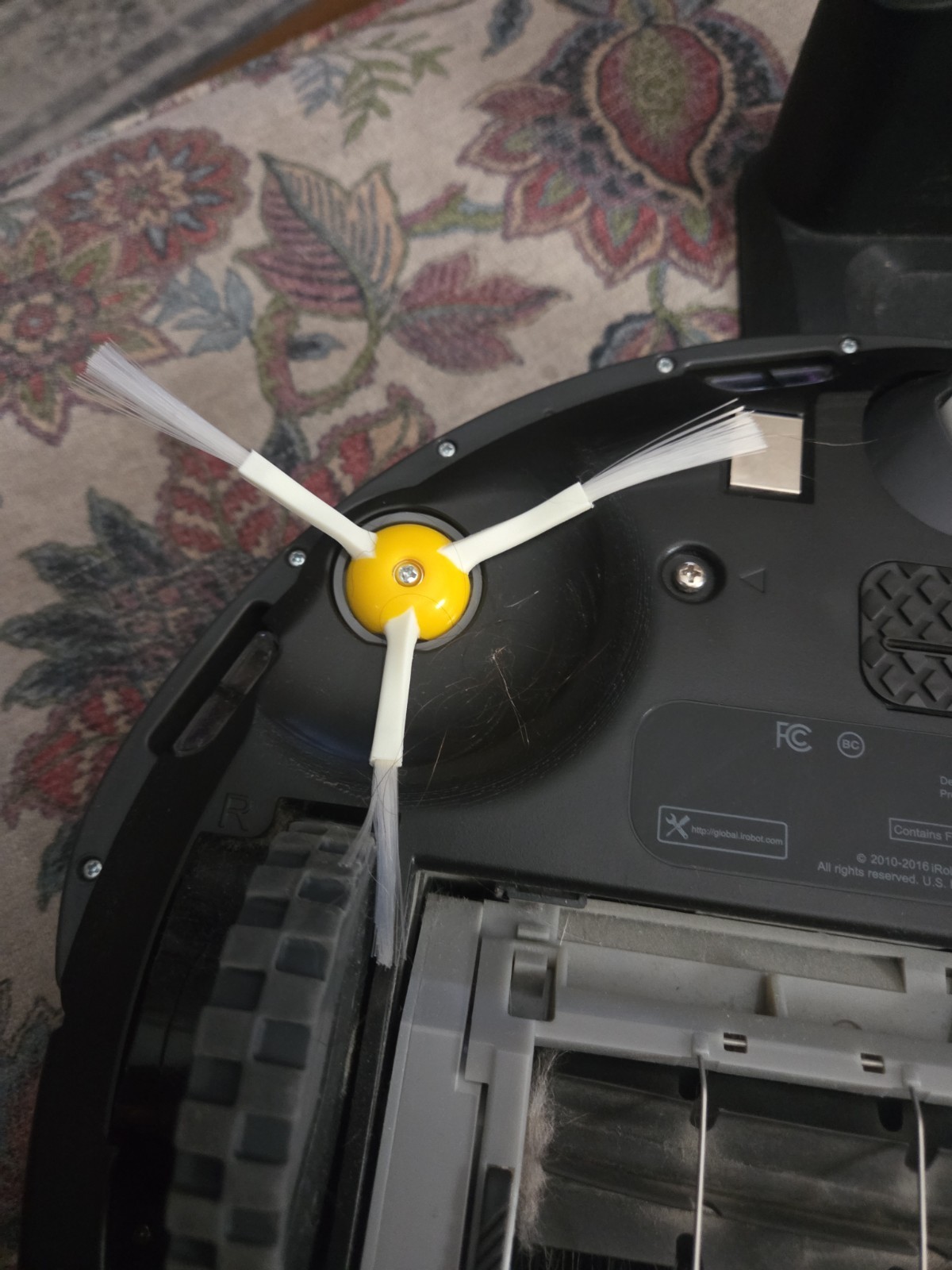 iRobot Roomba 600 SERIES Robotic Vacuum Cleaner w/ charger.Brand New Battery 675