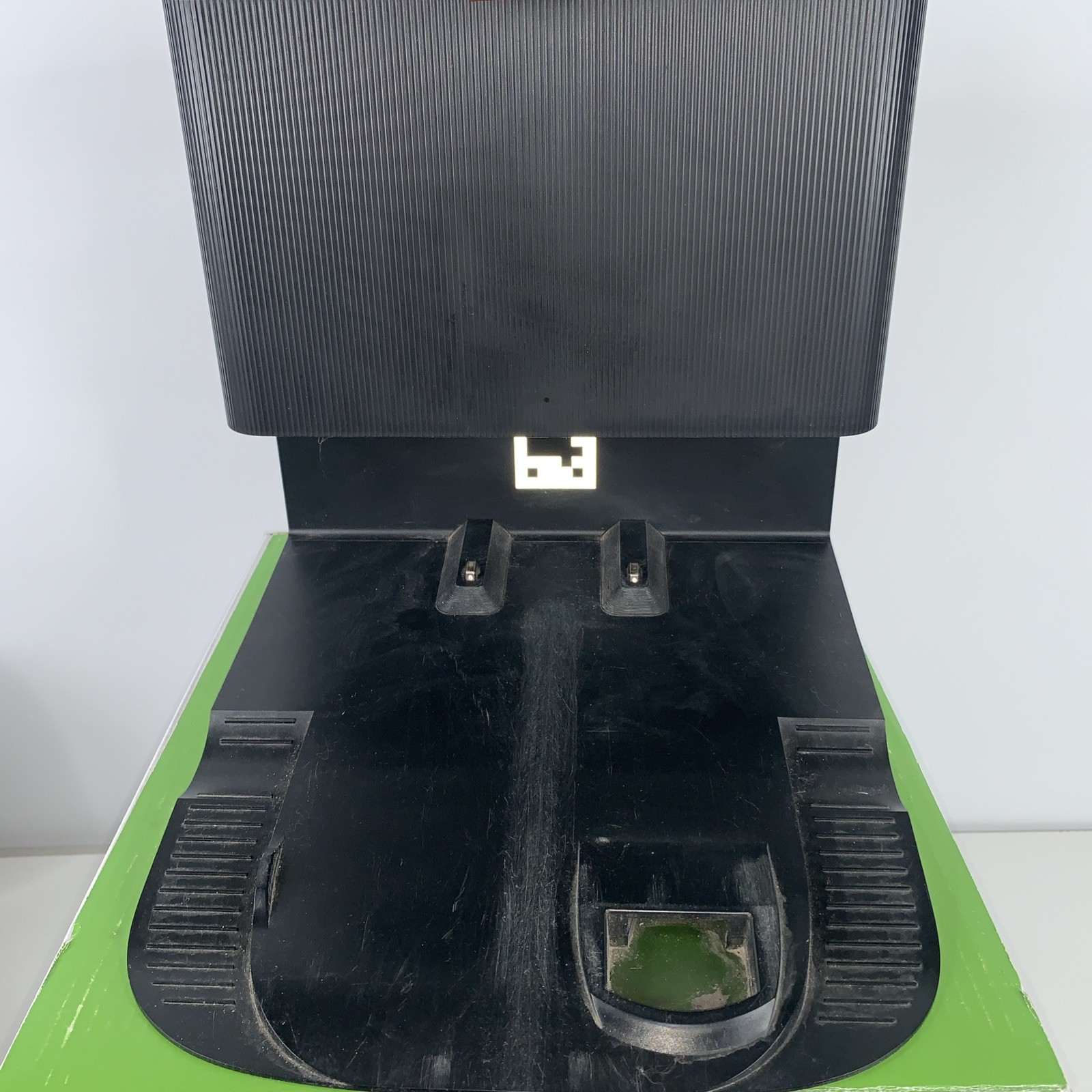 iRobot Roomba J7+ J755020 Self-Emptying Vacuum Auto Dirt Disposal FOR PARTS/FIX