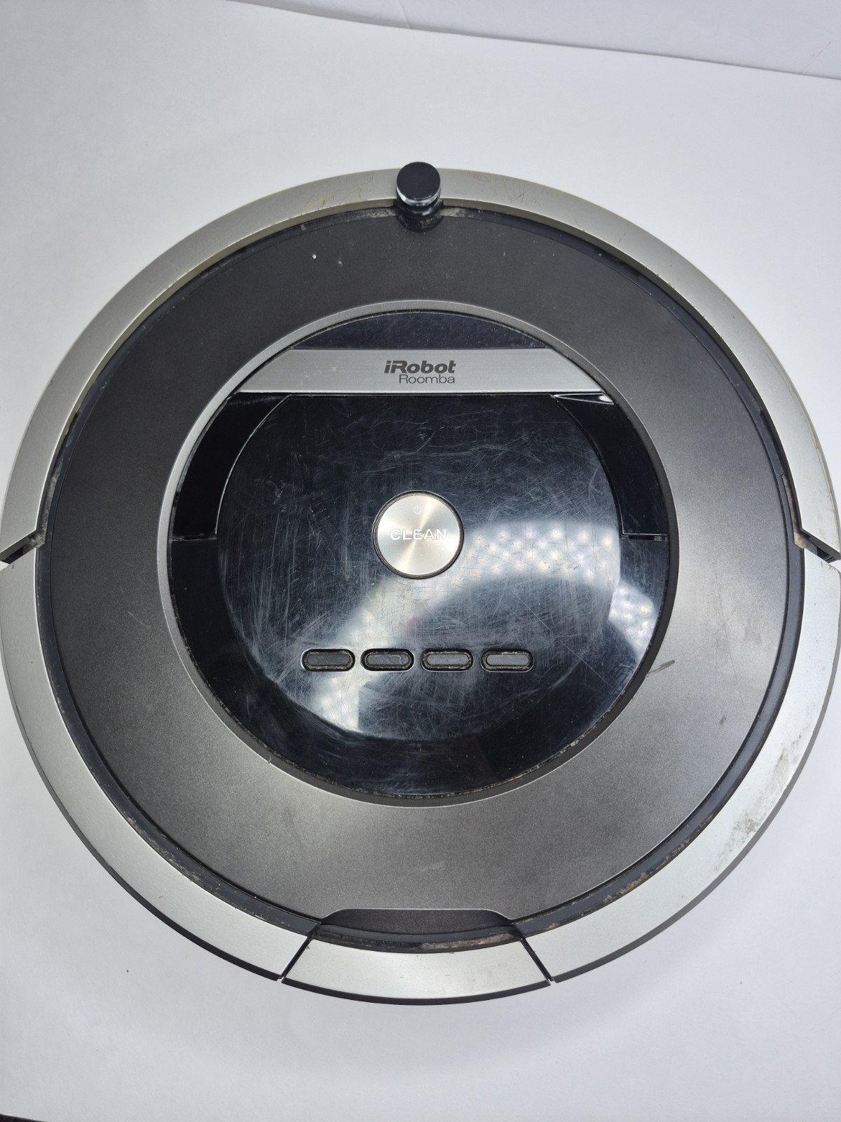 iRobot Roomba 870 Gray/Black Robotic Vacuum No Charger NEEDS BATTERY & Wheel