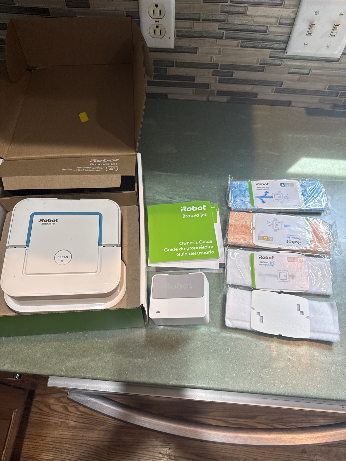 IRobot Braava Jet 240 Robot Mop White Blue Charger Pads