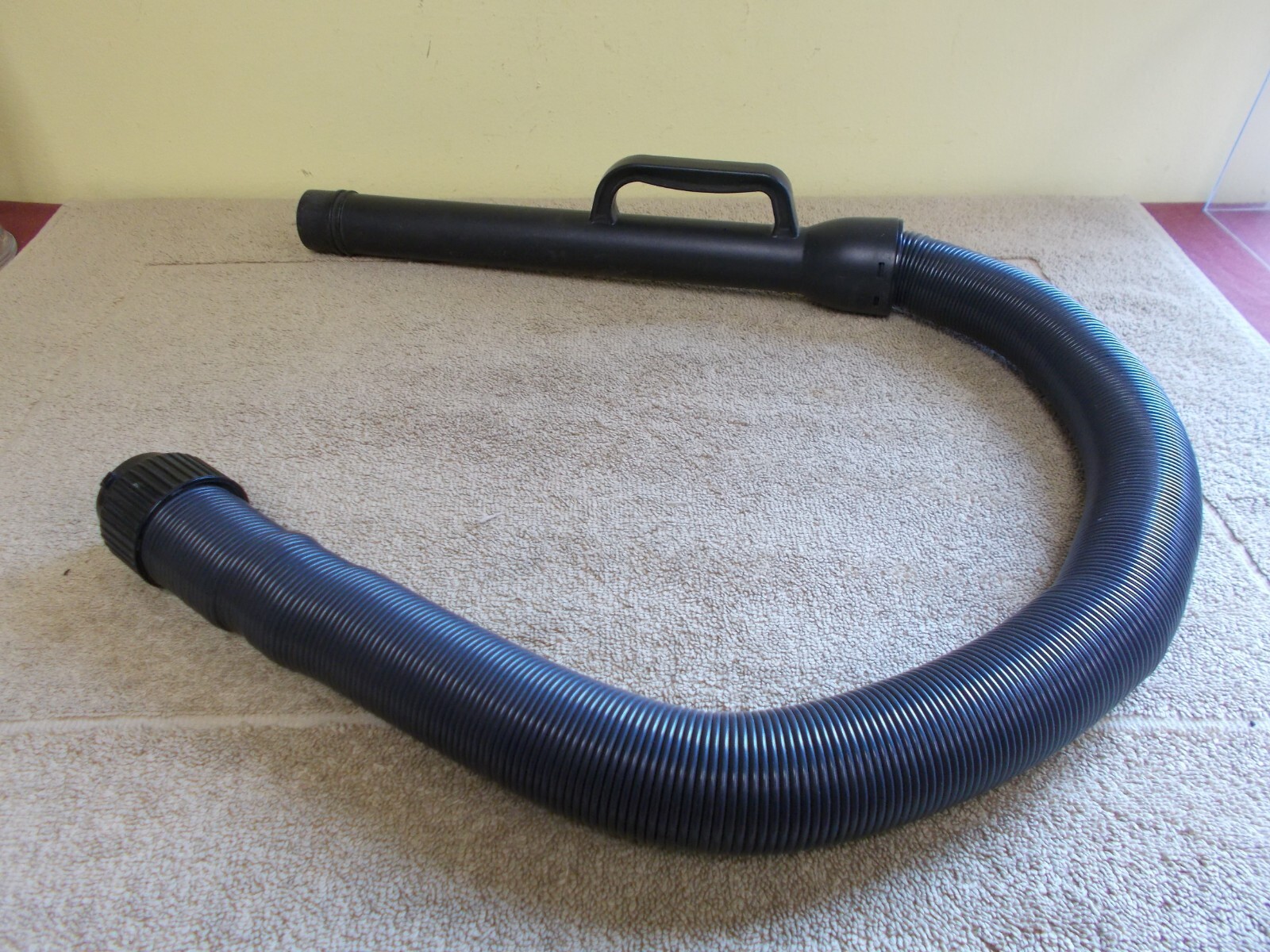 VTG ~ UNKNOWN BRAND ~ VACUM CANISTER TANK SWEEPER ~~ HOSE ONLY SHOP VACSTYLE