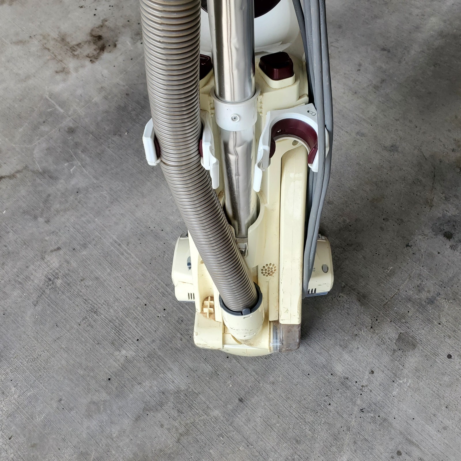 Shark Navigator Lift Away Upright Vacuum Cleaner PRICED TO SELL QUICKLY