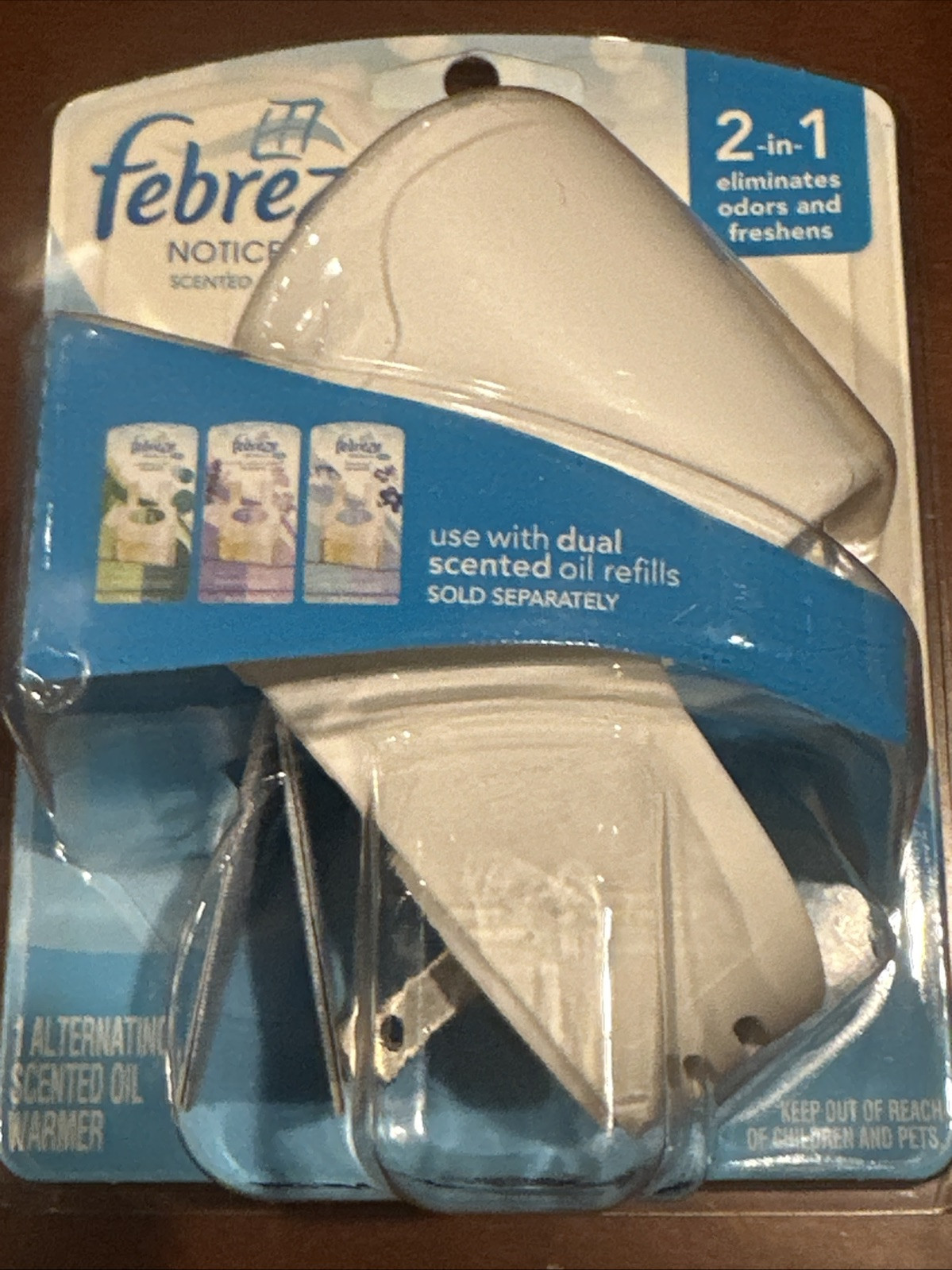 Febreze Noticeables 2 In 1 Alternating Scented Oil Warmer Plug In White / SEALED