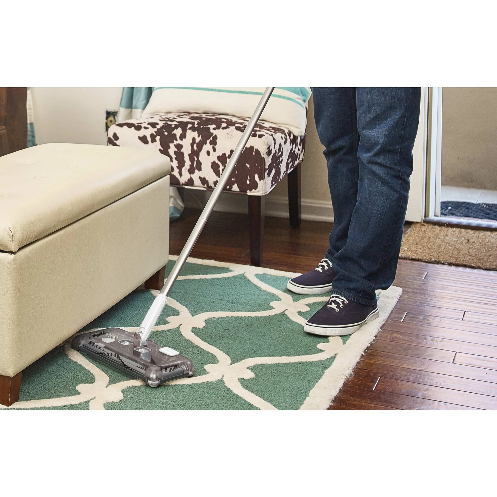 BLACK+DECKER 50 Minute Powered Floor Sweeper – Powder White – HFS115J10