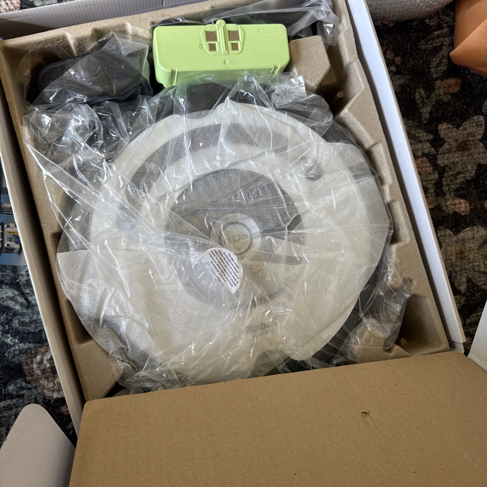 NEW iRobot Roomba 670 Wi-Fi Connected Robot Vacuum Cleaner Home Base