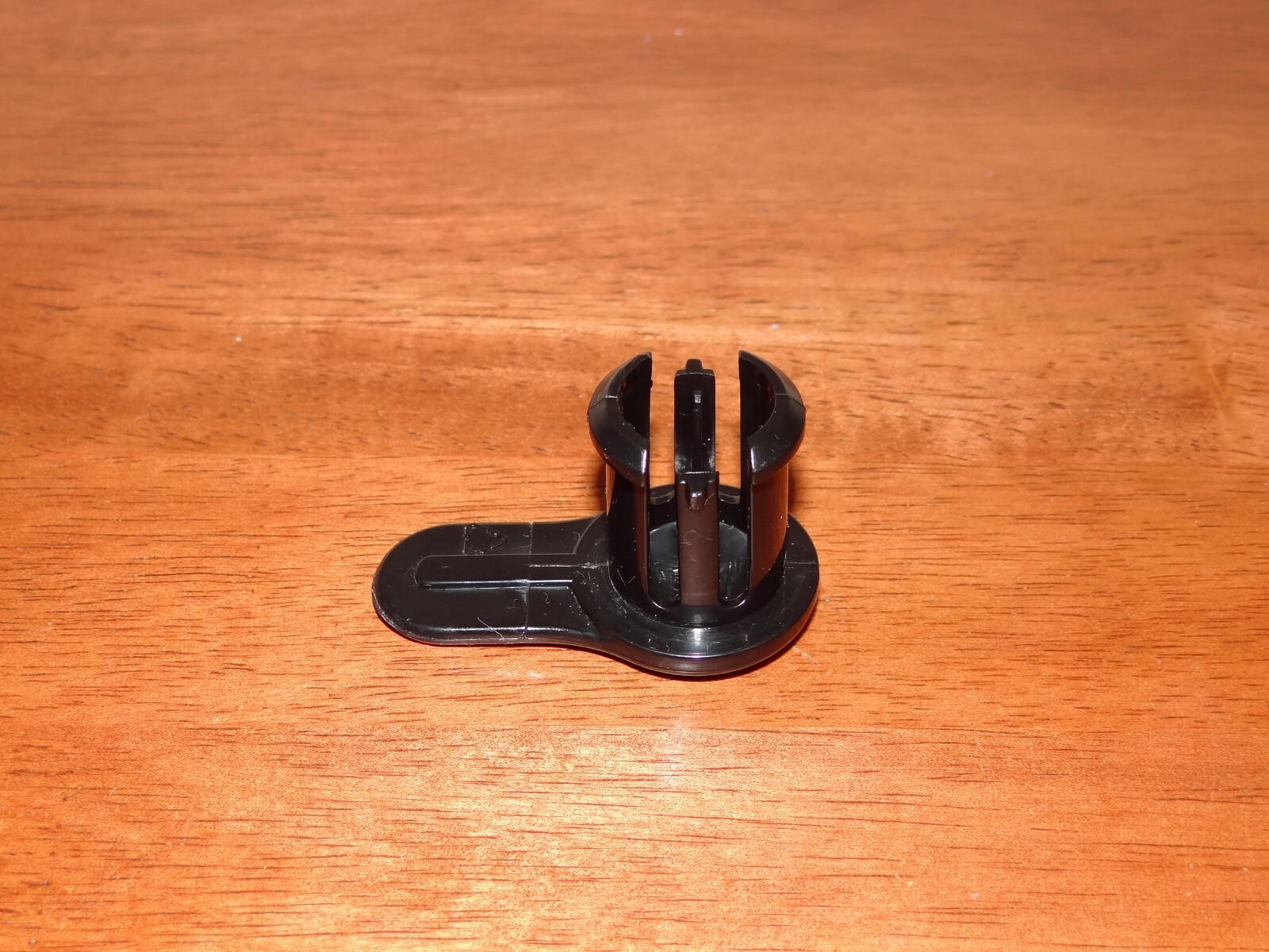 Genuine Shark Euro Pro EP619 EP621 Upper Cord Wrap Swivel Hook OEM Part