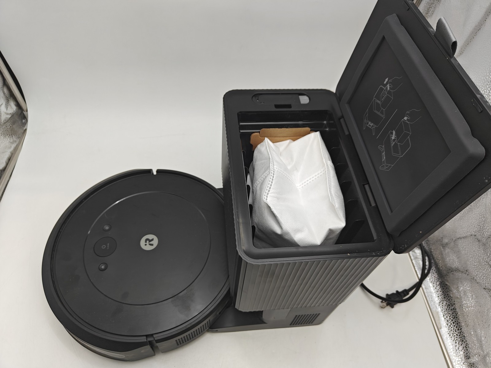 IROBOT ROOMBA COMBO 2 ESSENTIAL ROBOT AUTO EMPTY VAC & MOP – BLACK