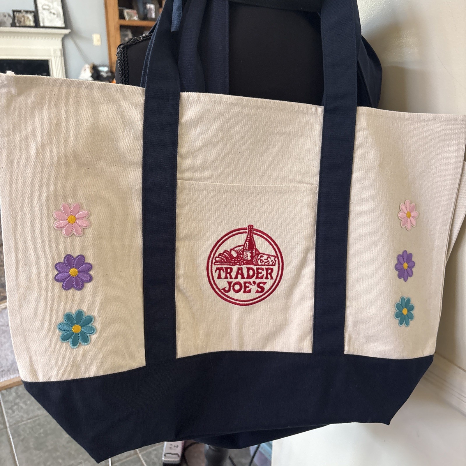 Trader Joe’s Embroidery XL Bag 6 Beautiful Flowers 🌺