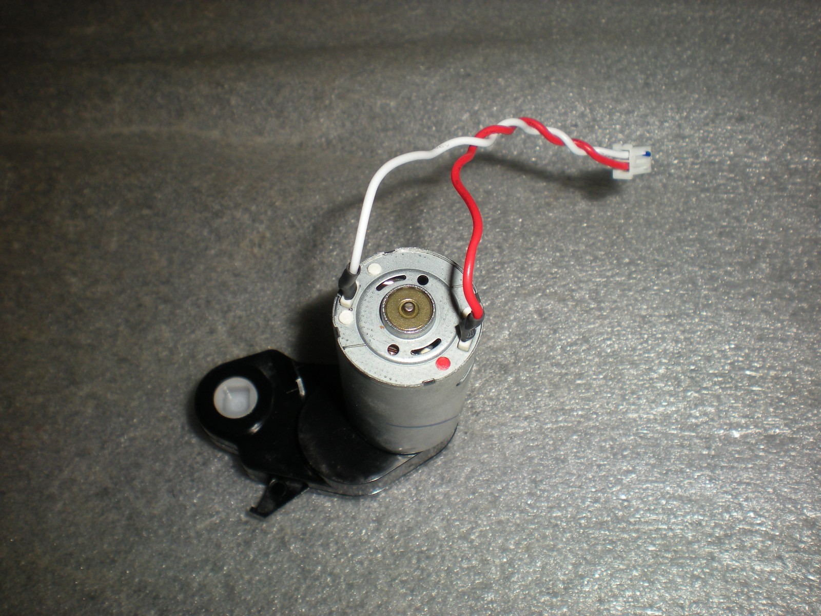 New OEM Genuine iRobot Roomba 104 105 Vac Robot Cleaning Head Roller Brush Motor