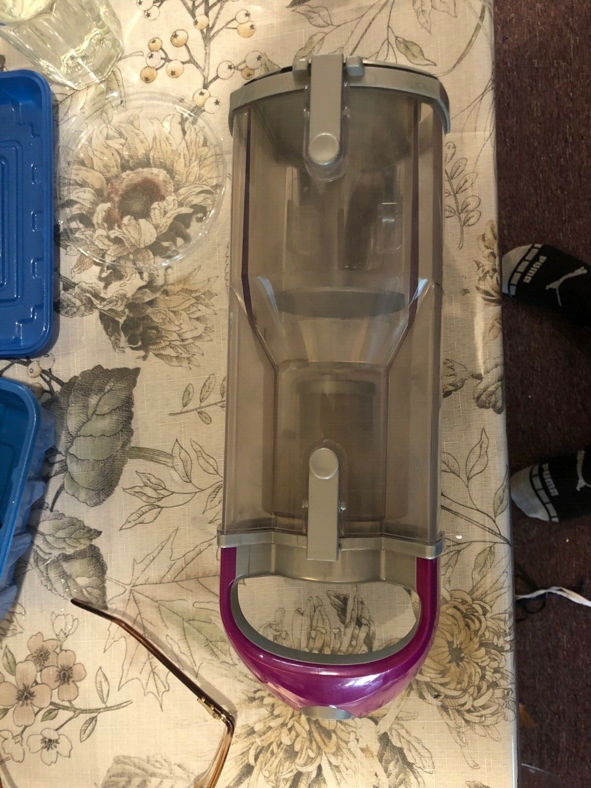 SHARK VACUUM BATTERIES CHARHER & PARTS