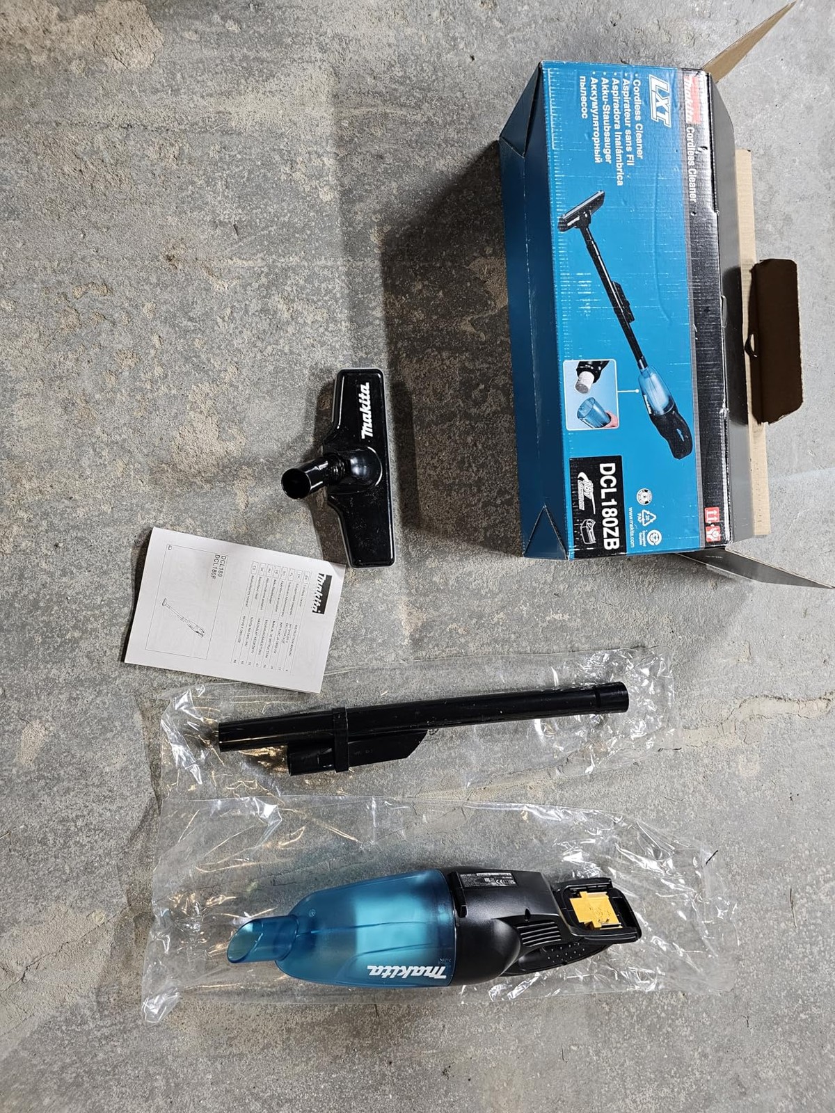Makita XLC02ZB 18V LXT Cordless Vacuum Tool Only