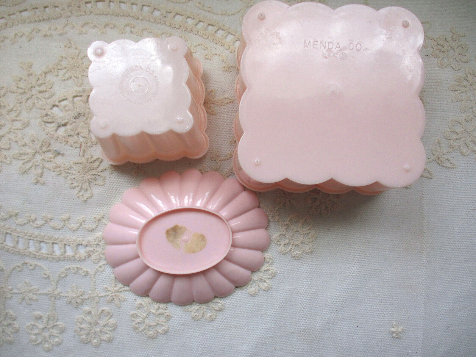 Vintage 1950s Menda Co Pink Ribbed White Rose Bathroom Wastebasket & Vanity Set