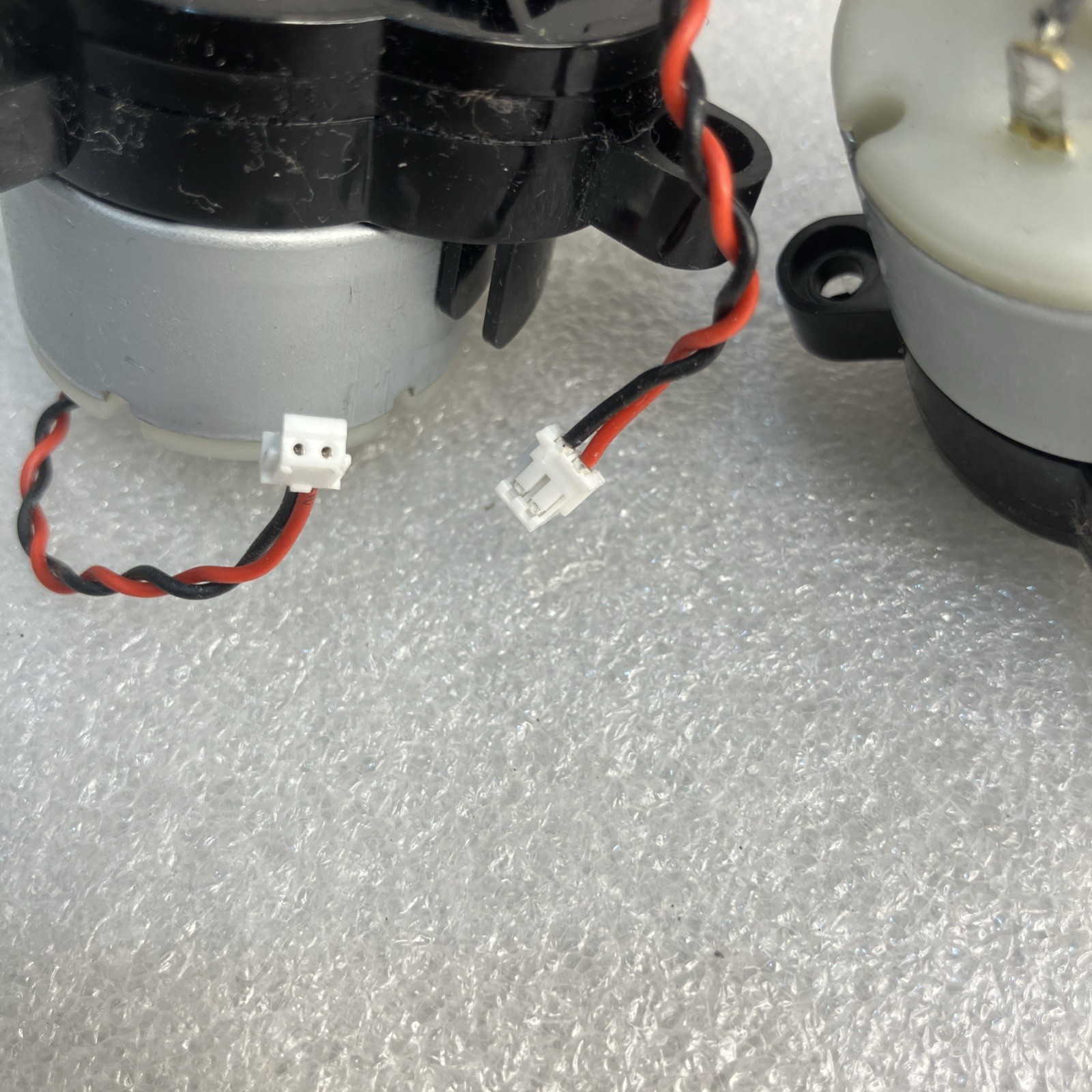 MAMNV BR151 Robot Vacuum and Mop part, Motor of the Right and Left Side Brushes