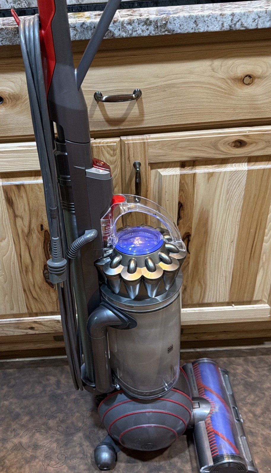 Dyson Animal 3 Purple Ball Upright Vacuum Cleaner w/Wand Tool.Good Working Cond.
