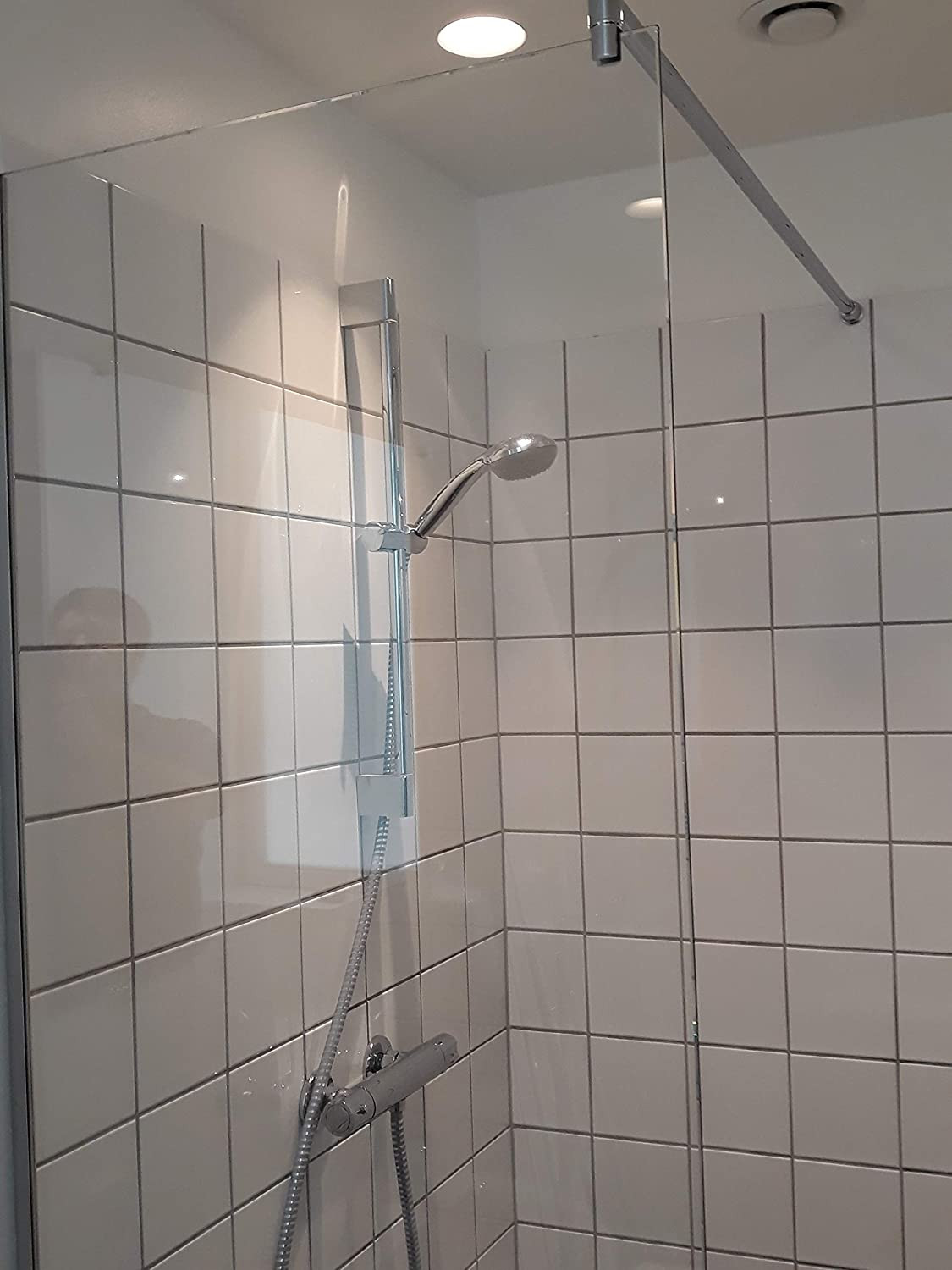 Cleans & Repels Water Spots and Dirt on Glass, Mirror, Tile and Multi Surface