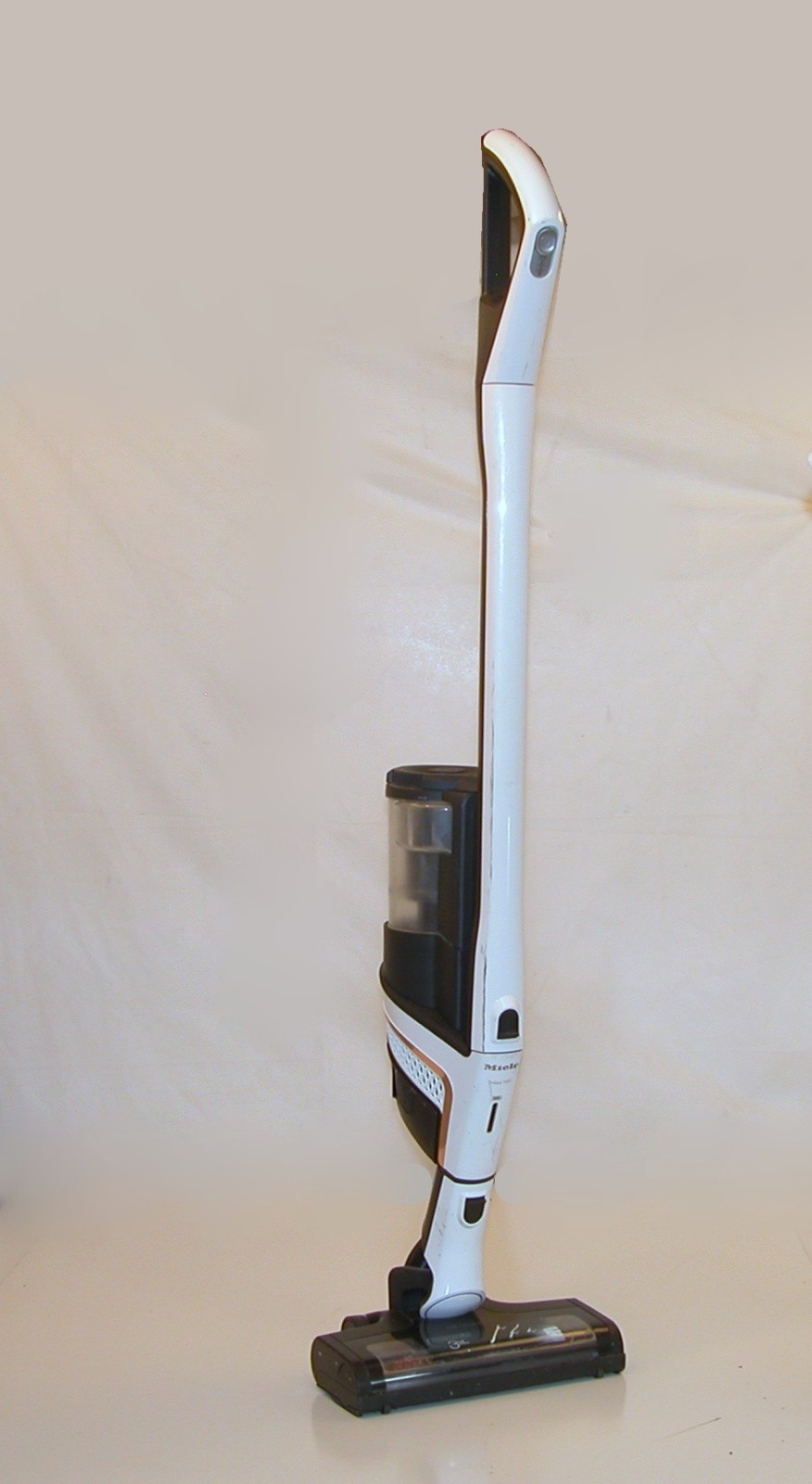 Miele TriFlex HX1 Facelift Cordless Stick Vacuum – White – FOR PARTS OR REPAIR