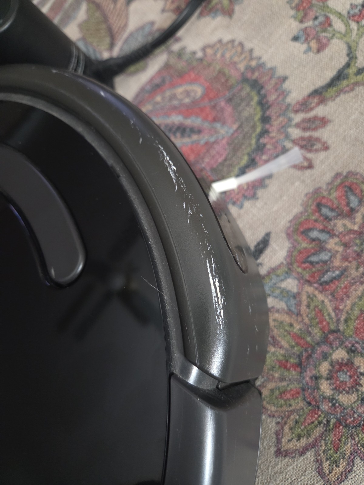 iRobot Roomba 600 SERIES Robotic Vacuum Cleaner w/ charger.Brand New Battery 675