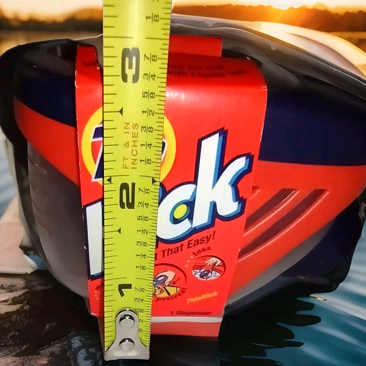 TIDE KICK STAIN PRETREAT DISPENSER LAUNDRY DETERGENT VTG DISCONTINUED 2000 Y2K