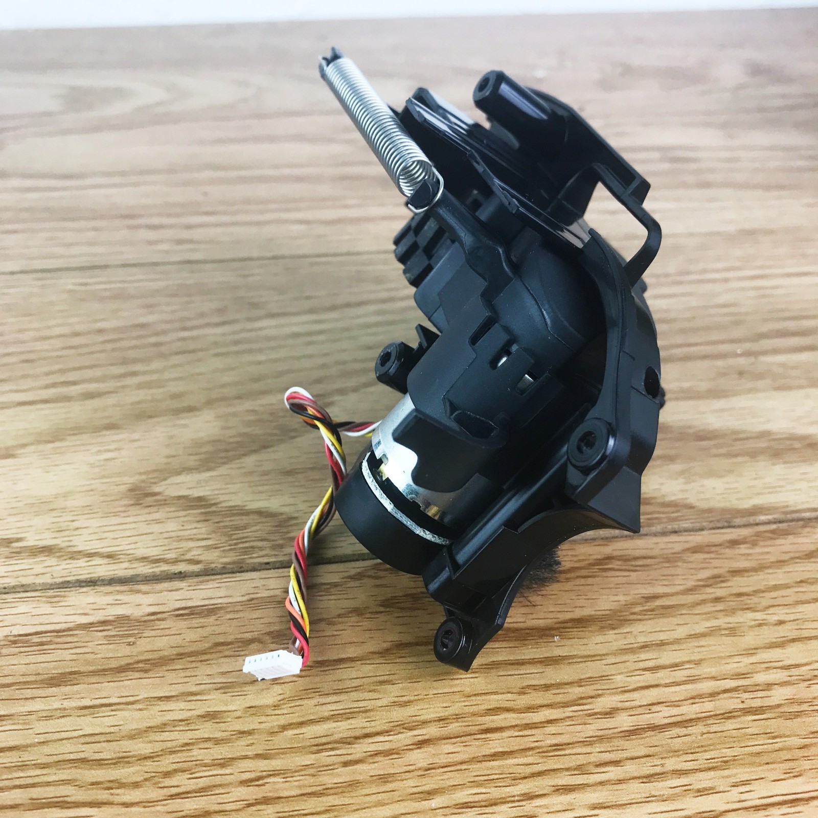 Shark RV9123S1US RV1001 RV1100SIUS RV1100VRUS UR1100SRUS LEFT WHEEL w/ Motor