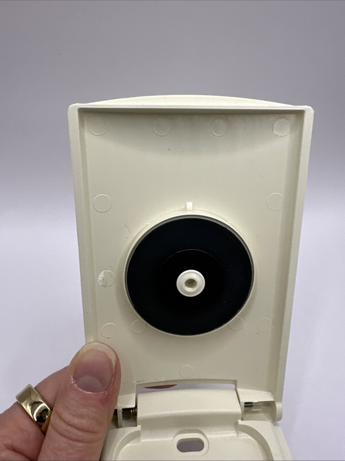 Plastiflex Central Vac Mounting Plate SV8001 +Full Door Face Plate Almond SV8030