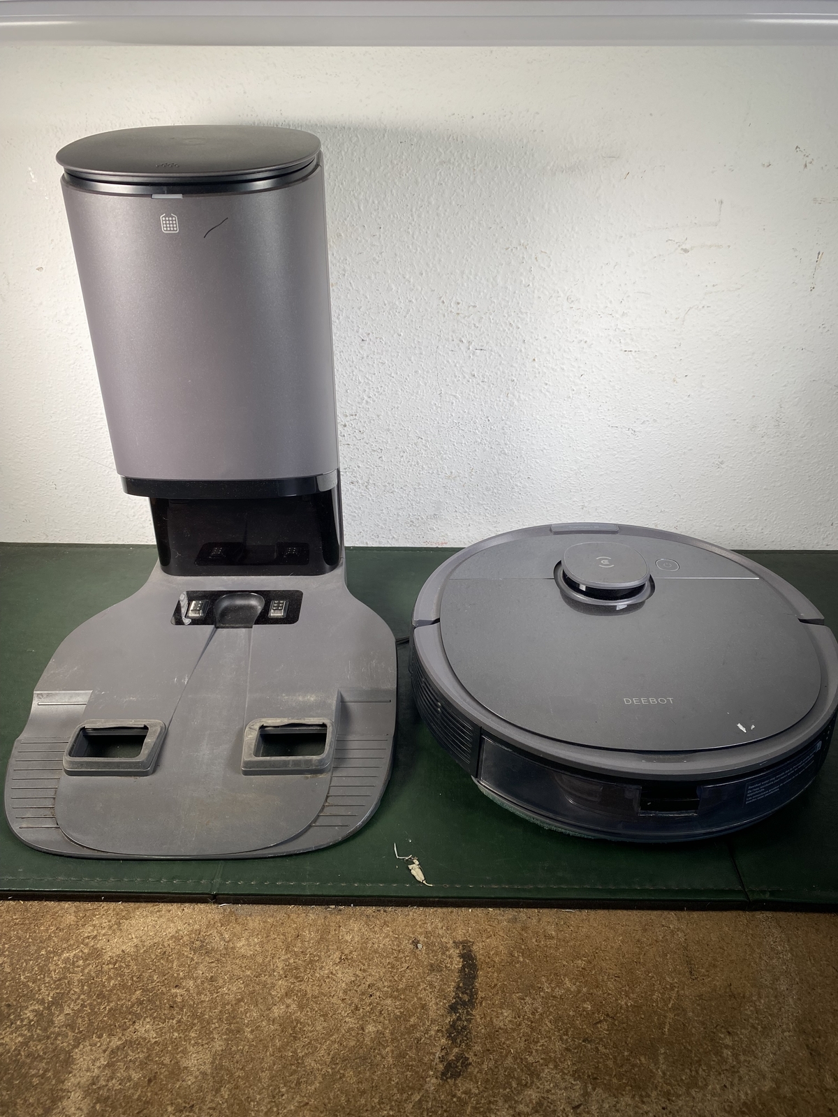 Ecovacs Deebot OZMO T8+ Vacuum & Mop Robotic Cleaner No Power Cord