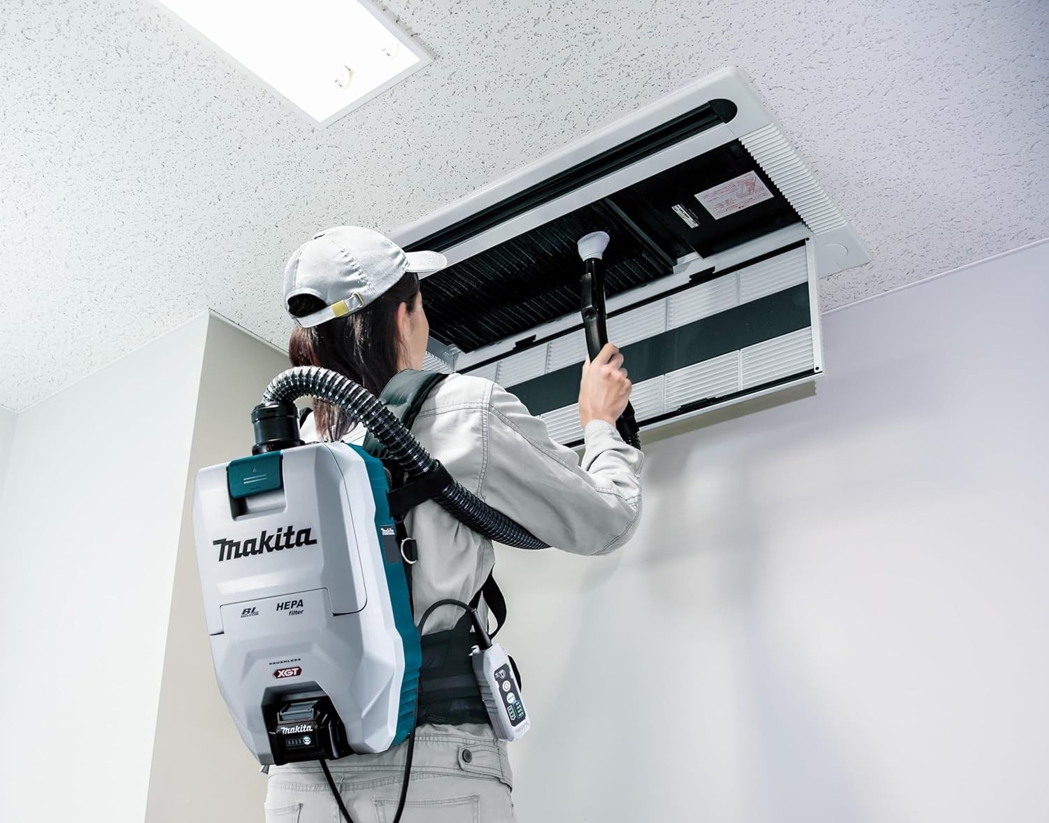 Makita VC008GZ 40V Brushless Backpack Type Vacuum Cleaner 2L 195W Body Tool Only