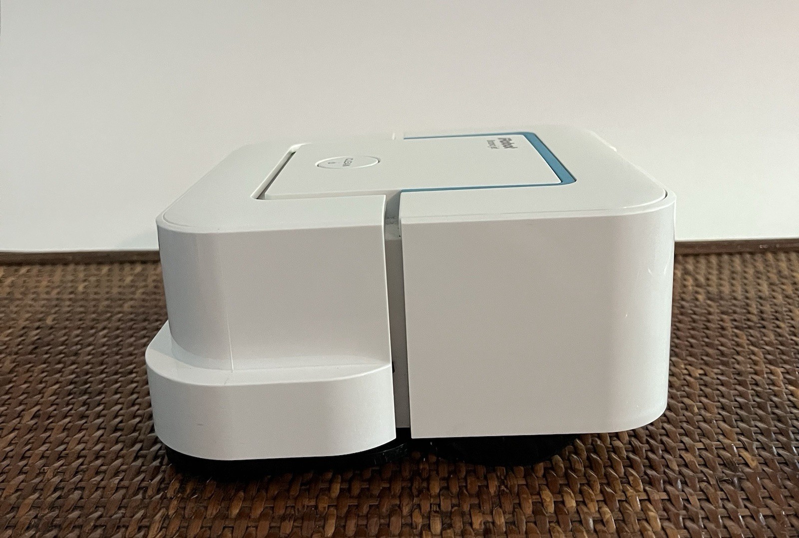 iRobot Braava Jet 240 Robot Mop App Control Precision Spray