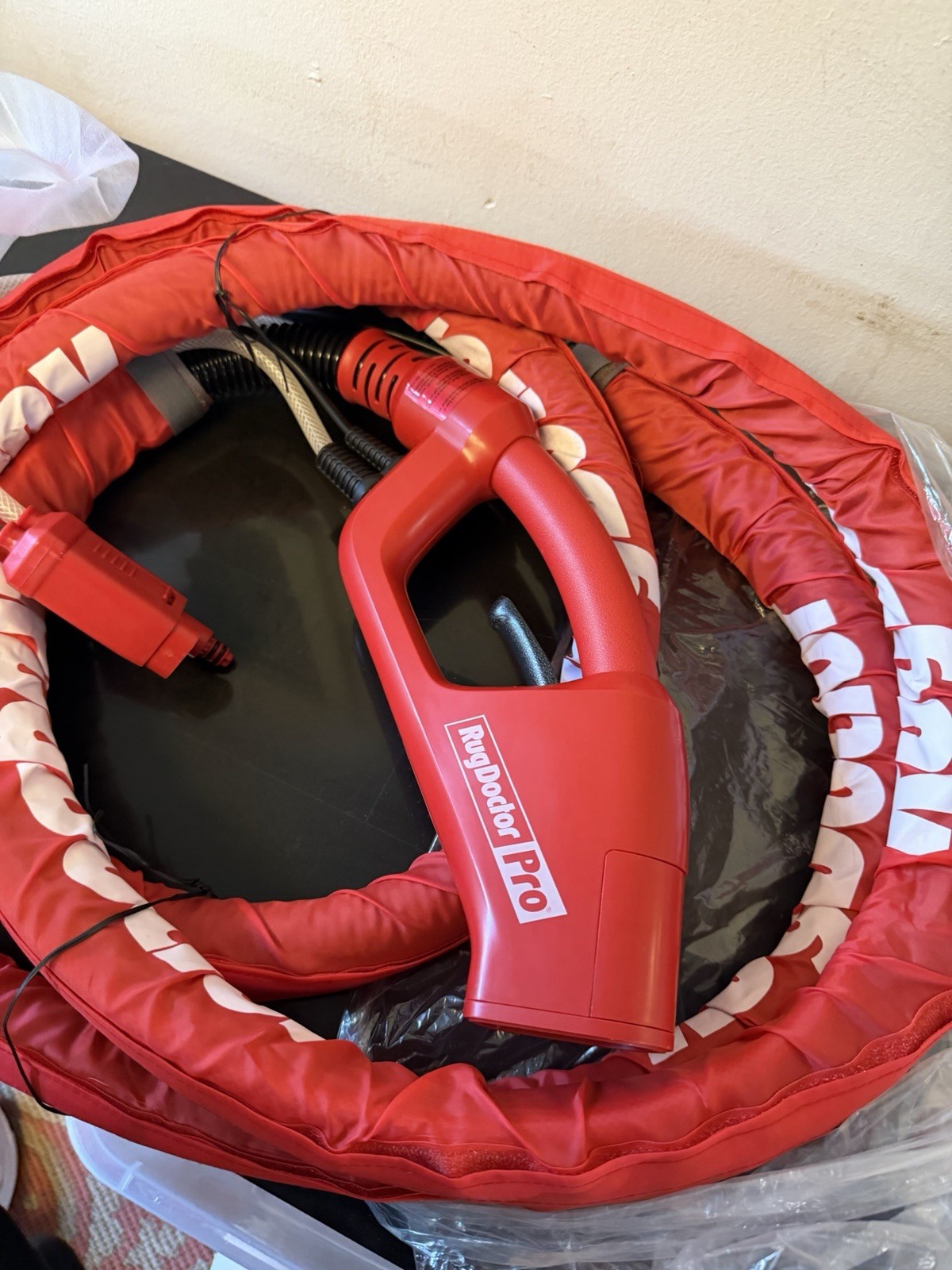 BRAND NEW RUG DOCTOR PRO MOTORIZED SCRUBBING UPHOLSTERY TOOL KIT *SHIPS FREE*