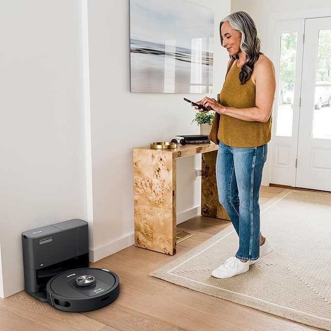 Shark Matrix Self-Emptying Robot Vacuum Home Mapping UR2360EEUS – Scratch & Dent