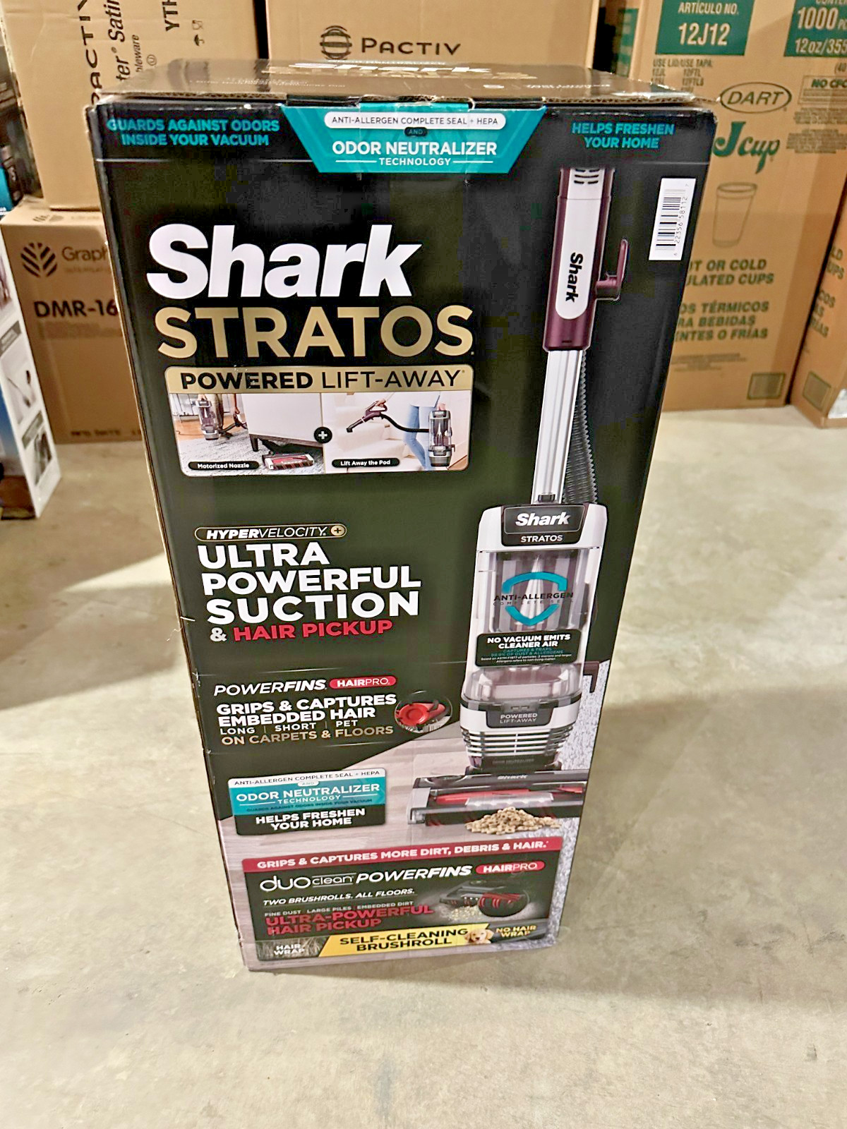 *Brand New* Shark Stratos Powered Lift-Away AZ3000 Vacuum Ultra powerful Suction