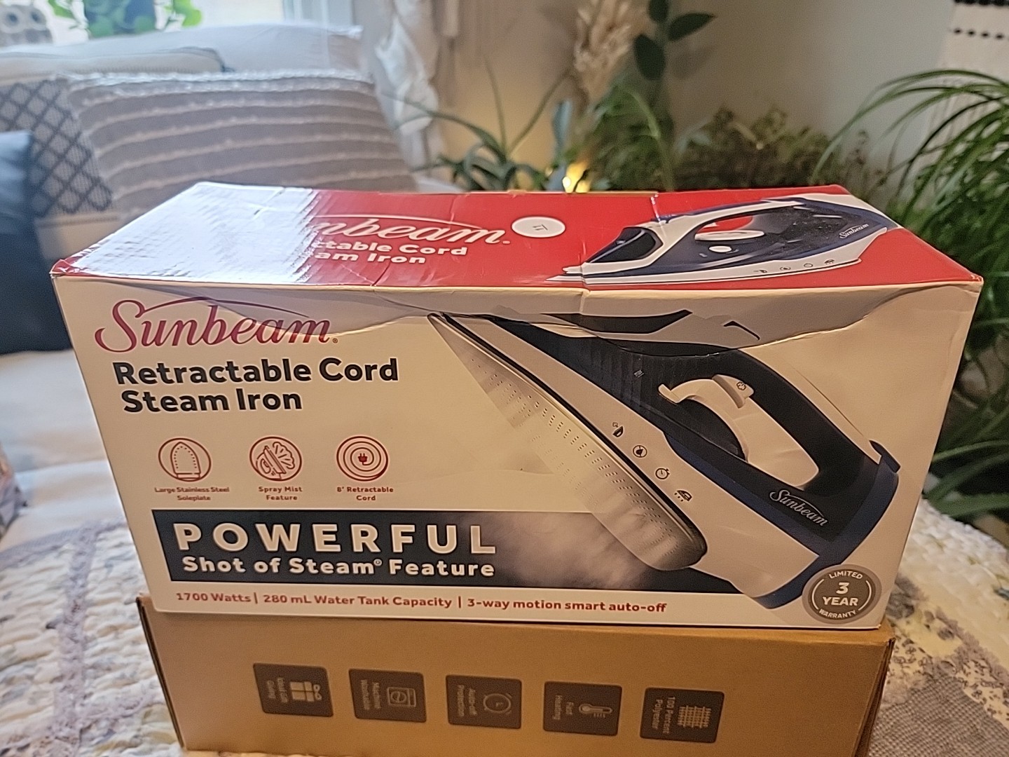 Sunbeam 1700W Steam Iron – Retractable Cord – 280ml Warer Tank -New!