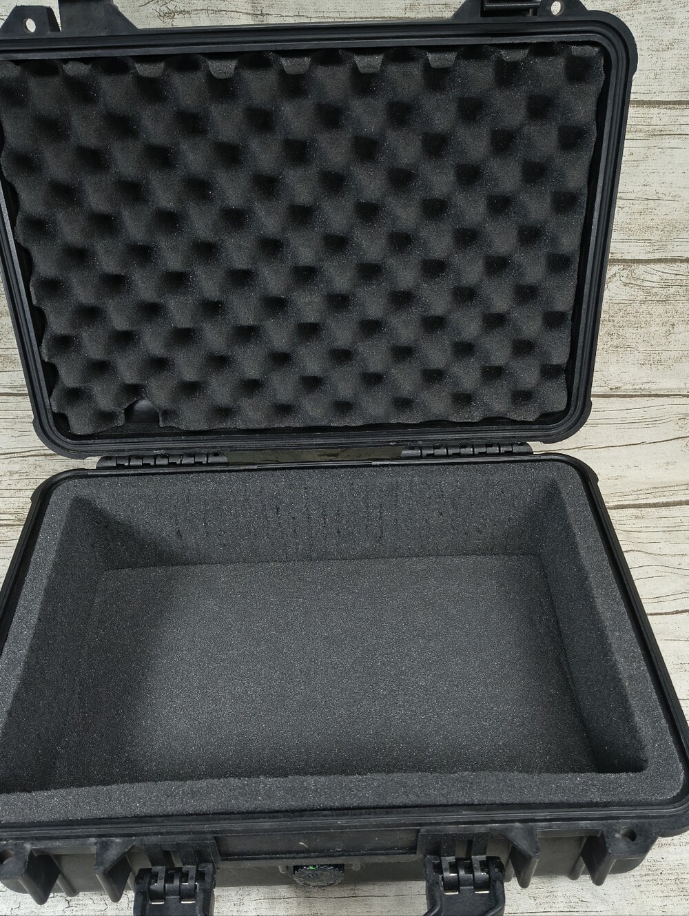 Pelican 1500, Black, Genuine, Medium Protector Case 18.5 X 14.06 X 7.75