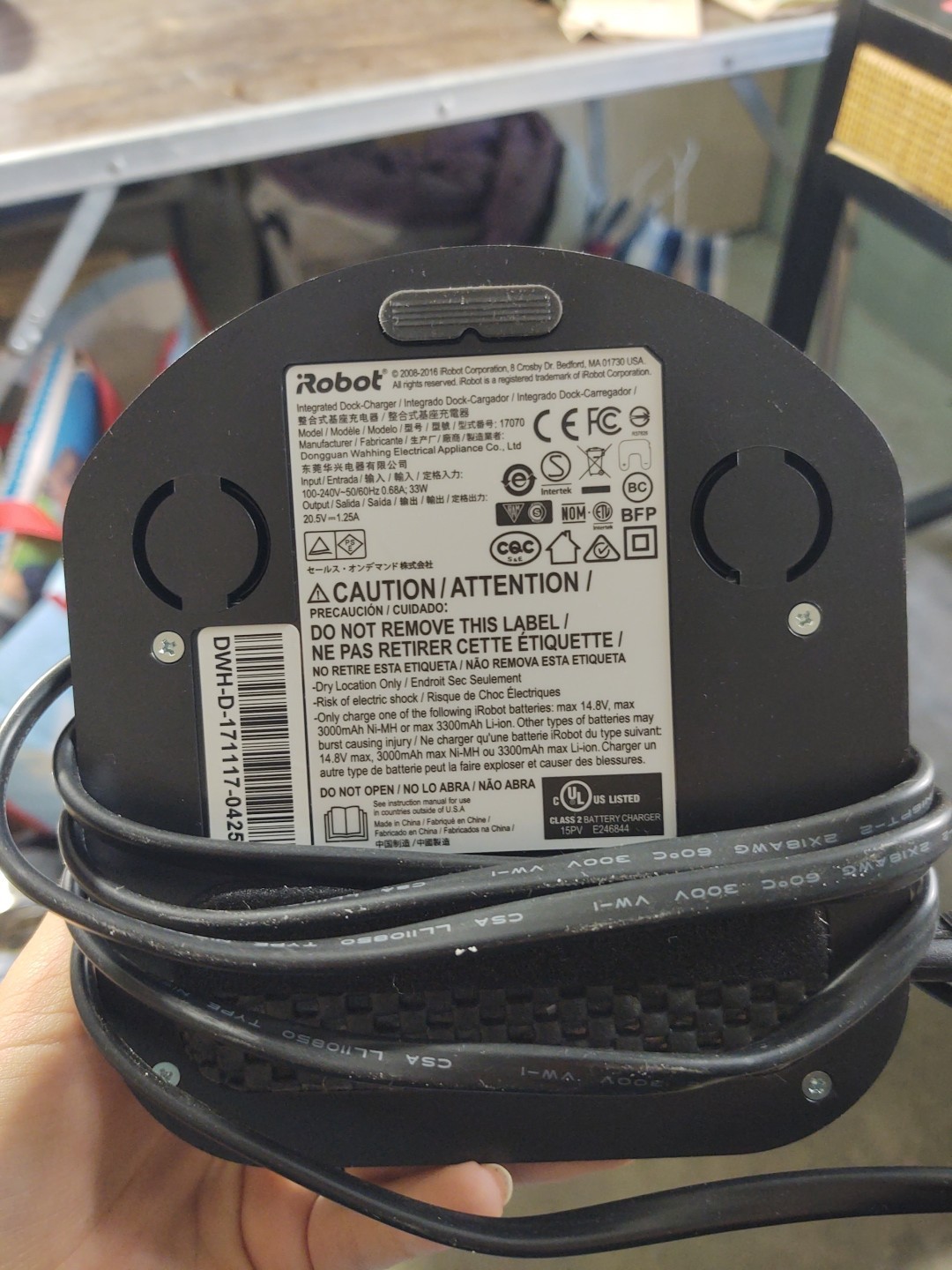 iRobot Roomba 680 600 SERIES Robotic Vacuum w/ Charger Base