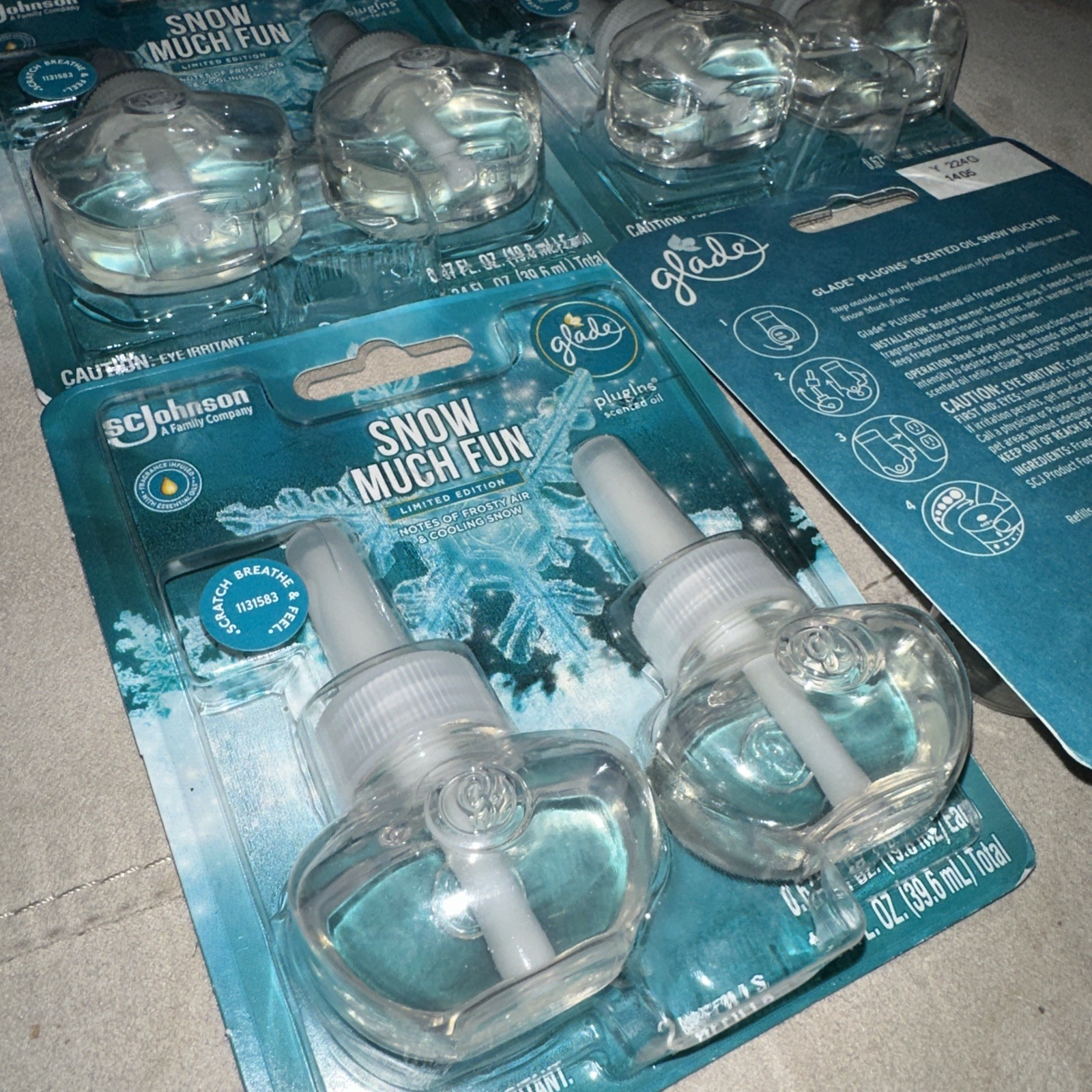 Glade Limited Edition Snow Much Fun Plug-In Scent Oil 4 Pack with 2 Refills