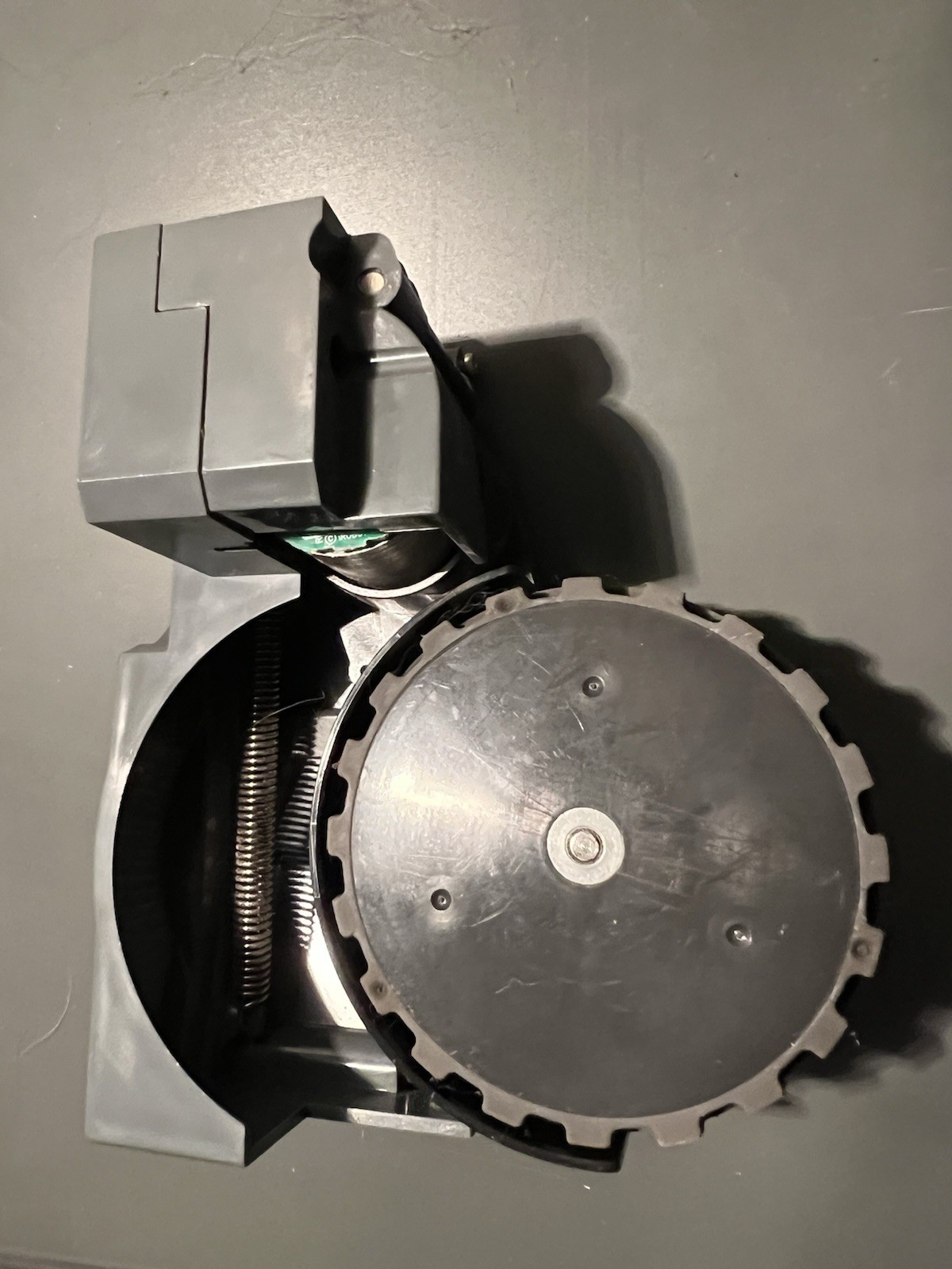 OEM iRobot Roomba DRIVERS LEFT WHEEL 980 960 690 675 900 800 700 600 500 series