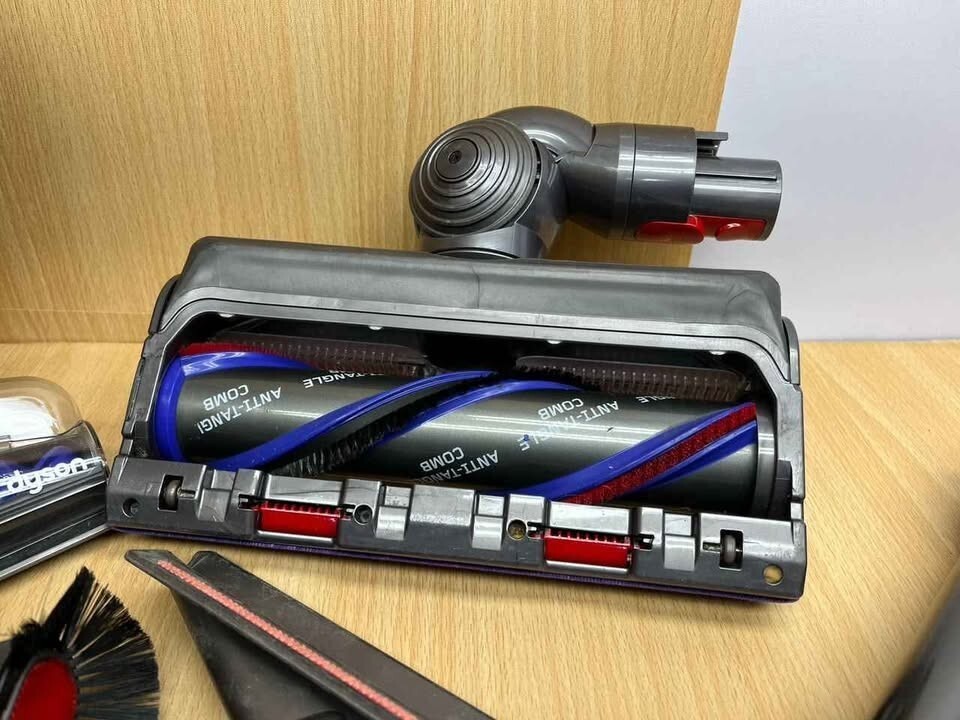 Dyson V15 Detect Cordless Stick Vacuum Cleaner with Extra Attachmnets