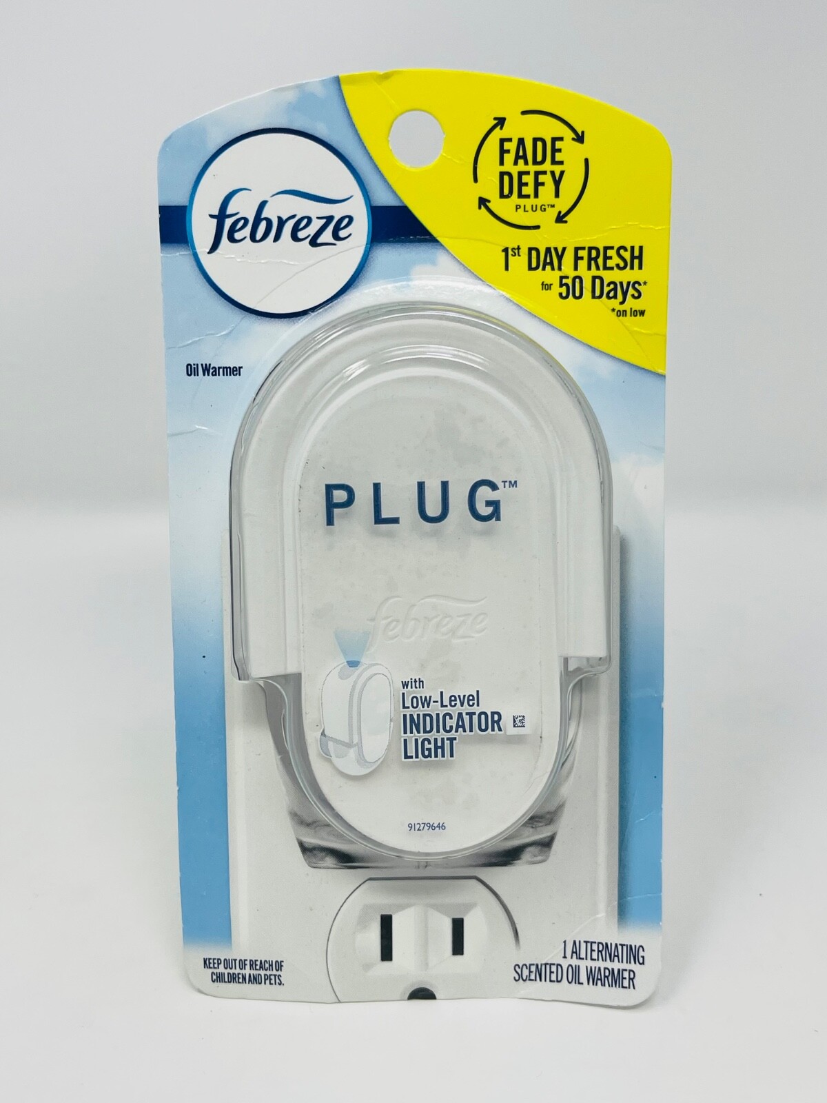 Febreze Oil Warmer Fade Defy Plug 1st day Fresh for 50 Days Low Level Light New