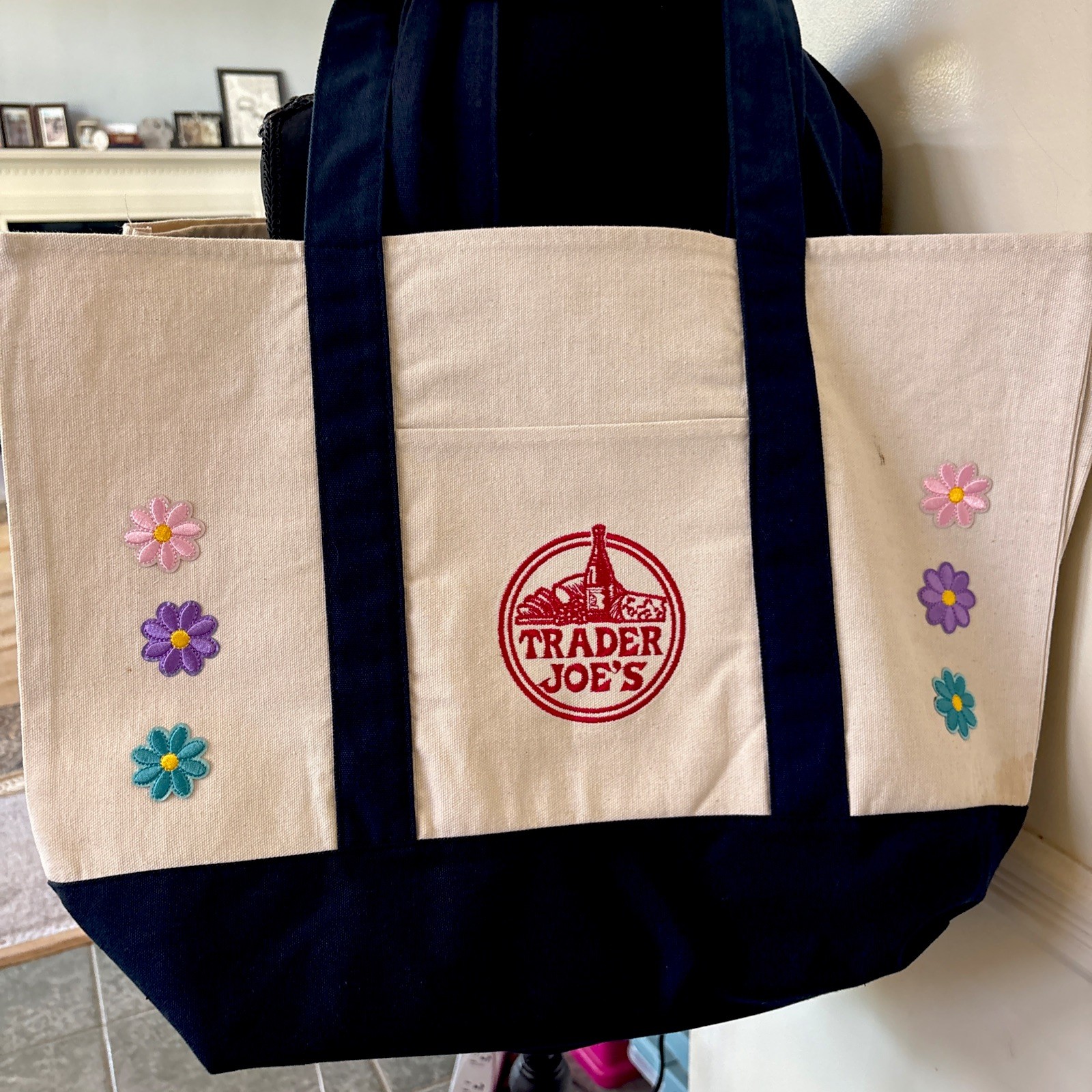 Trader Joe’s Embroidery XL Bag 6 Beautiful Flowers 🌺
