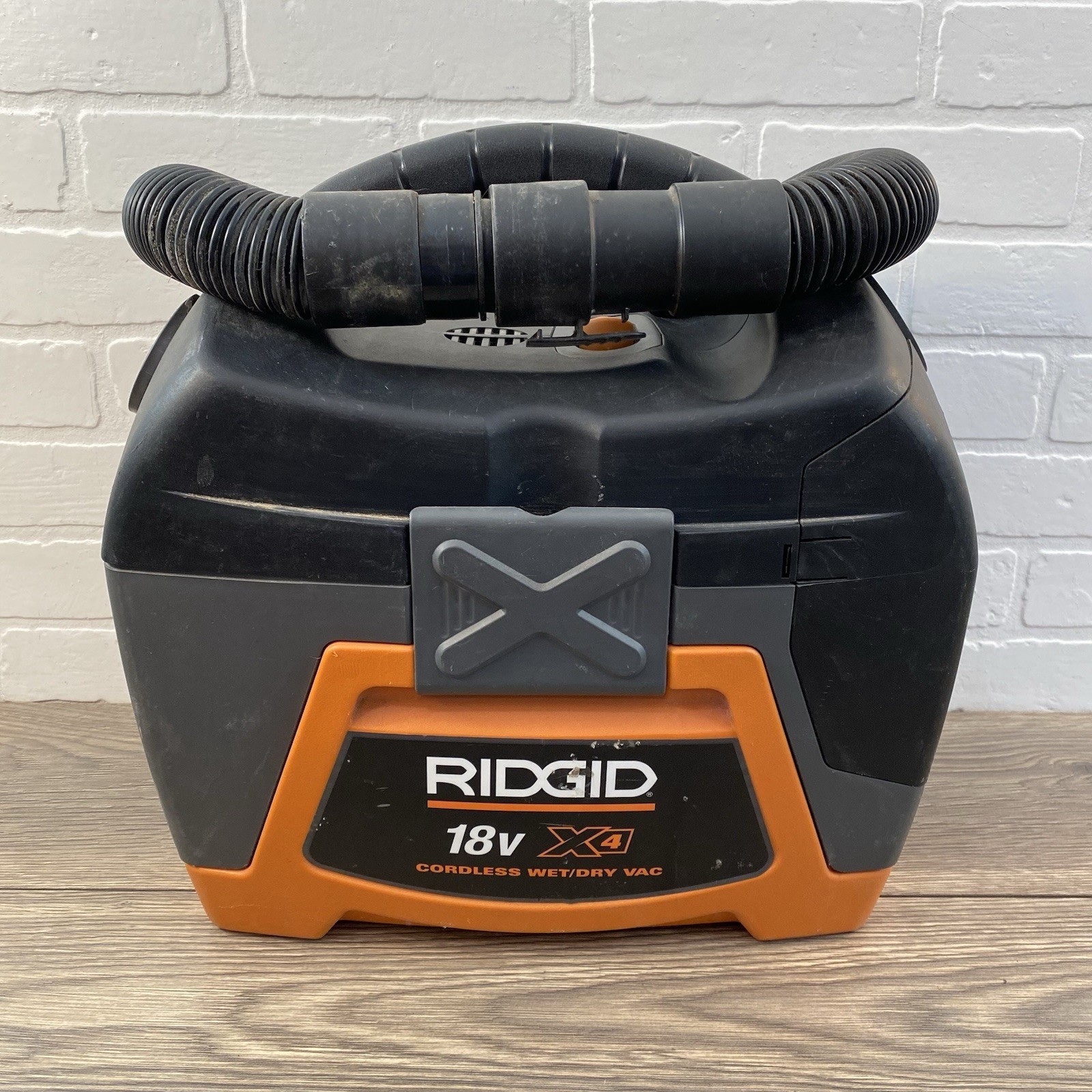RIDGID X4 WD03180 3 Gal. 18-Volt Cordless Handheld Wet/Dry Shop