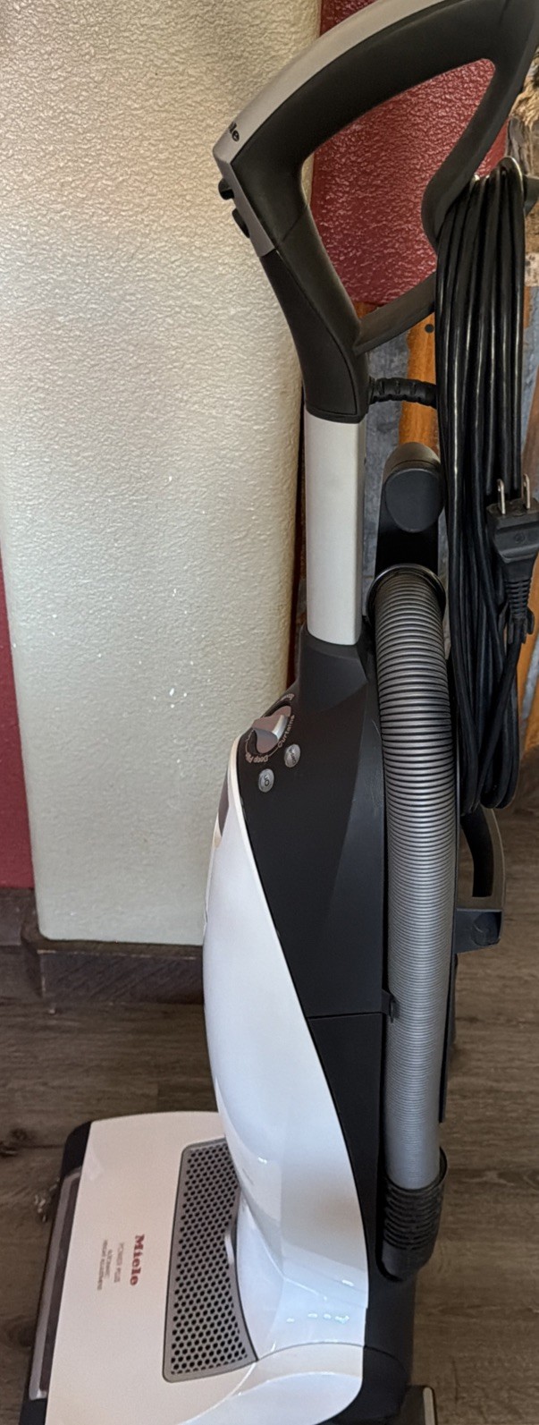 Miele Cat & Dog Upright Vacuum Model: S7260 Made In Germany